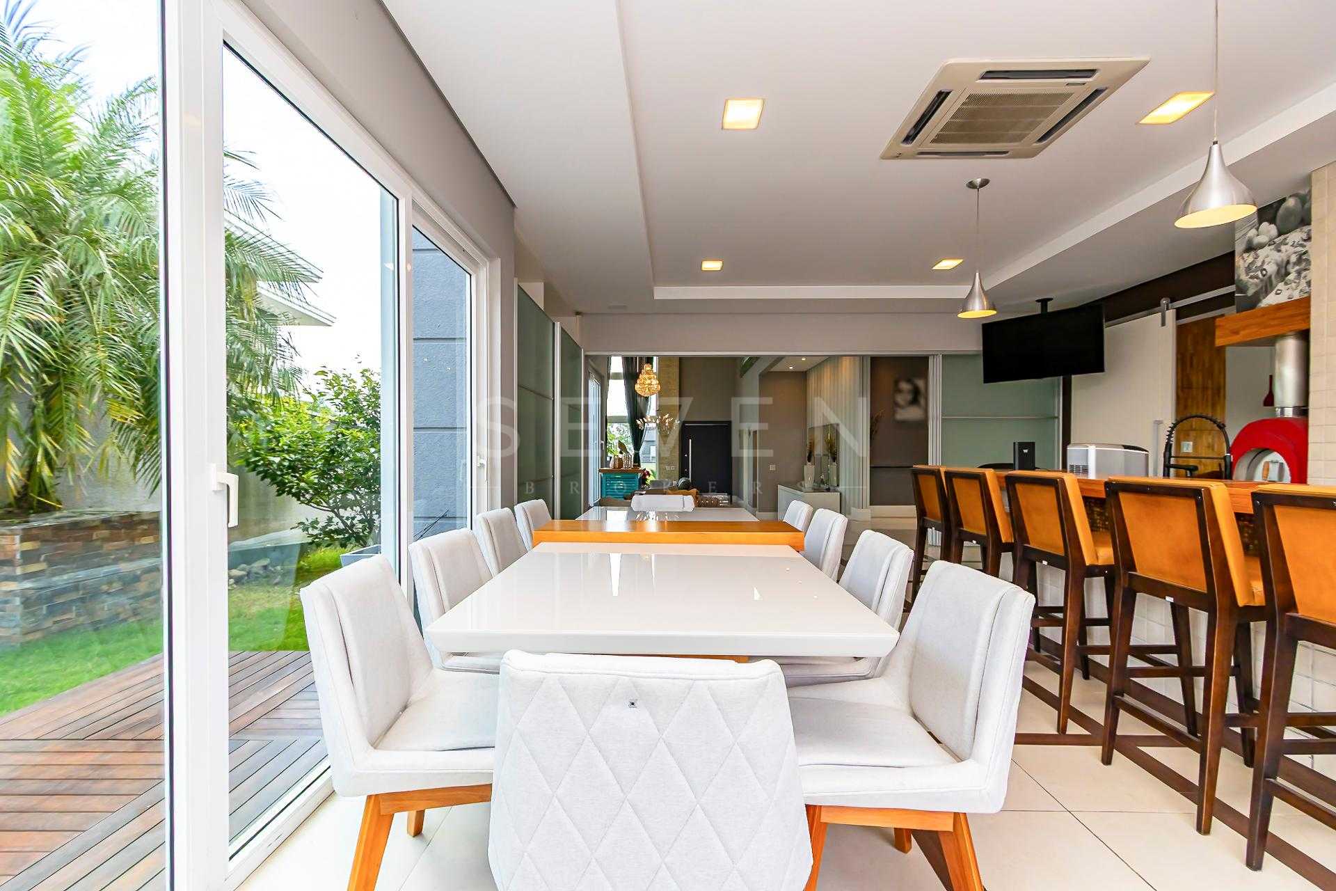 Casa à venda com 551m2, Alphaville Graciosa, PINHAIS - PR