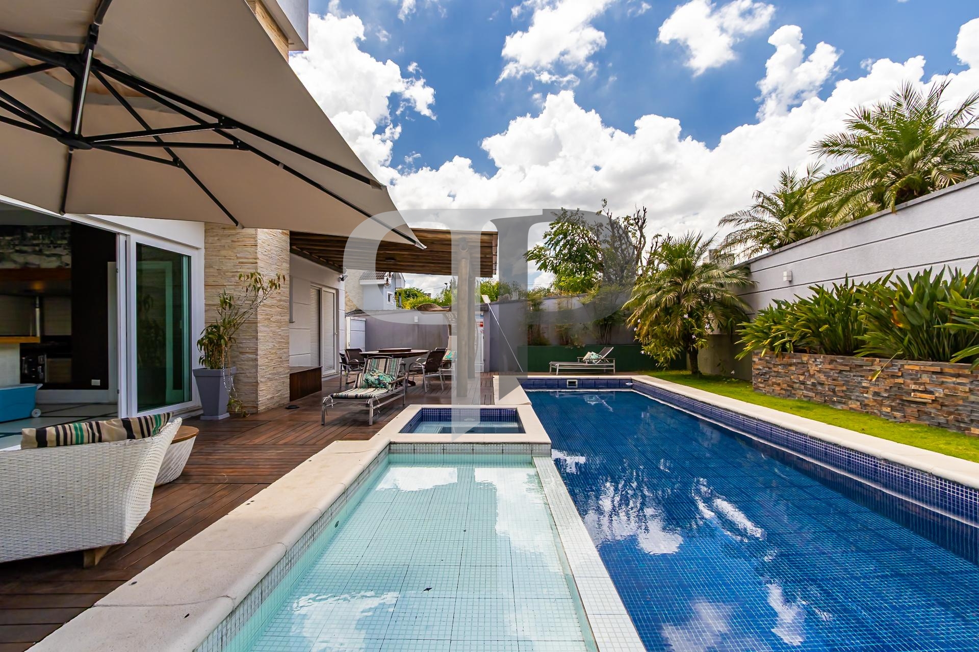 Casa Ã  venda com 551m2, Alphaville Graciosa, PINHAIS - PR