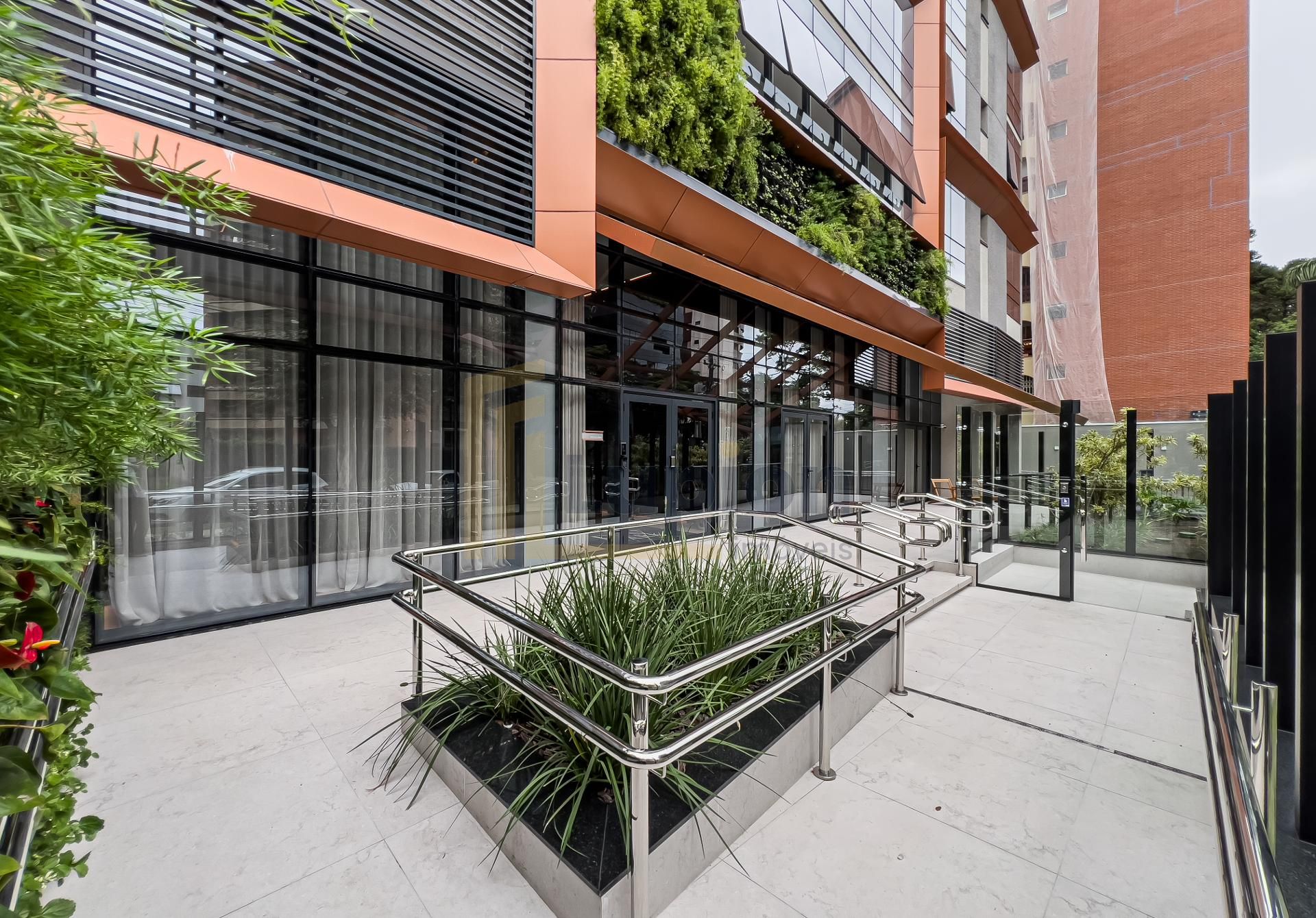 Apartamento exclusivo no Cabral | 227,98 m  privativos | 3 suí...