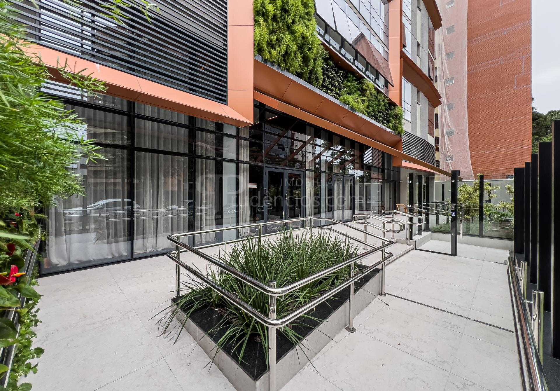 Apartamento exclusivo no Cabral | 227,98 m  privativos | 3 suí...