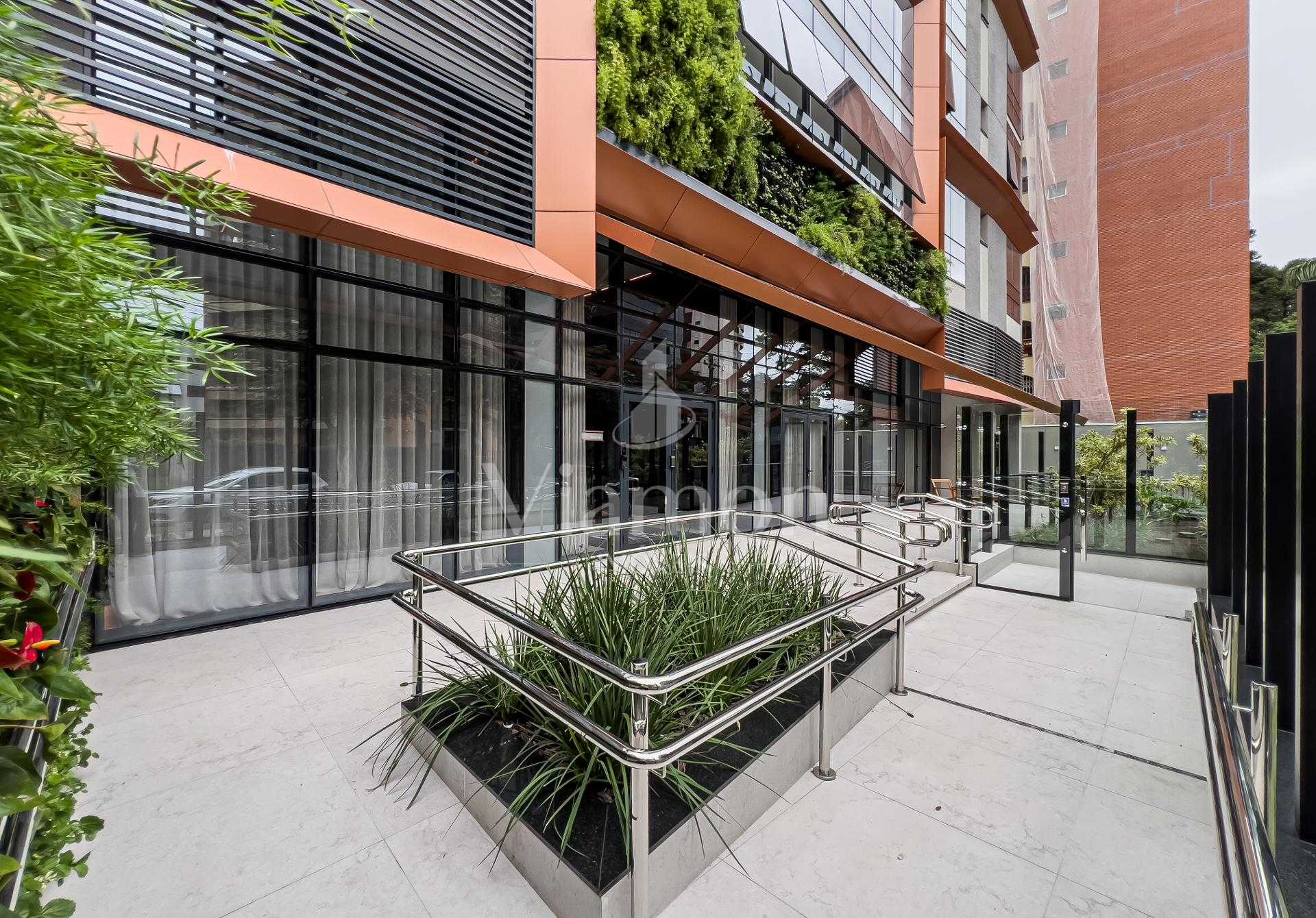 Apartamento exclusivo no Cabral | 227,98 m  privativos | 3 suí...