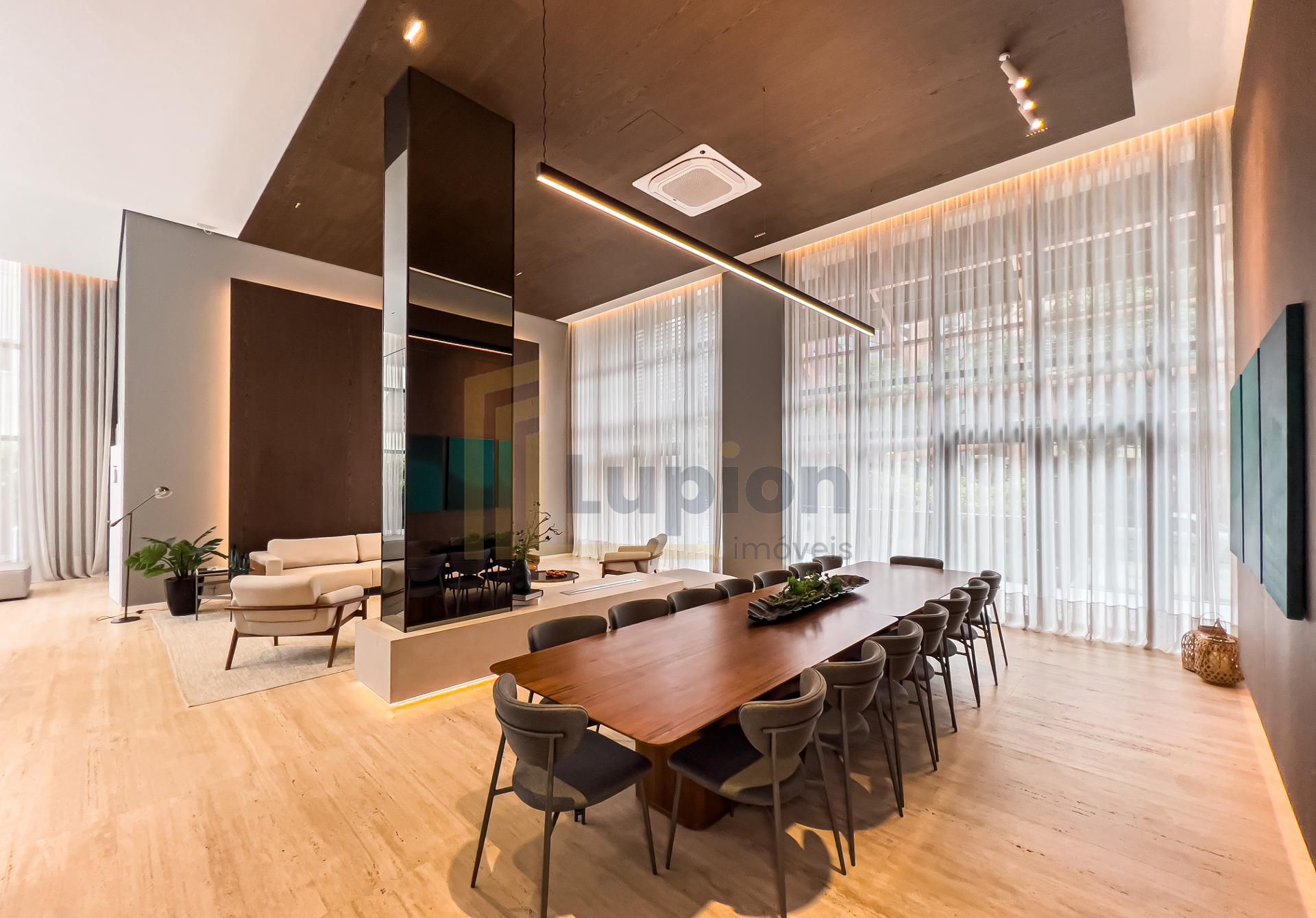 Apartamento exclusivo no Cabral | 227,98 m  privativos | 3 suí...