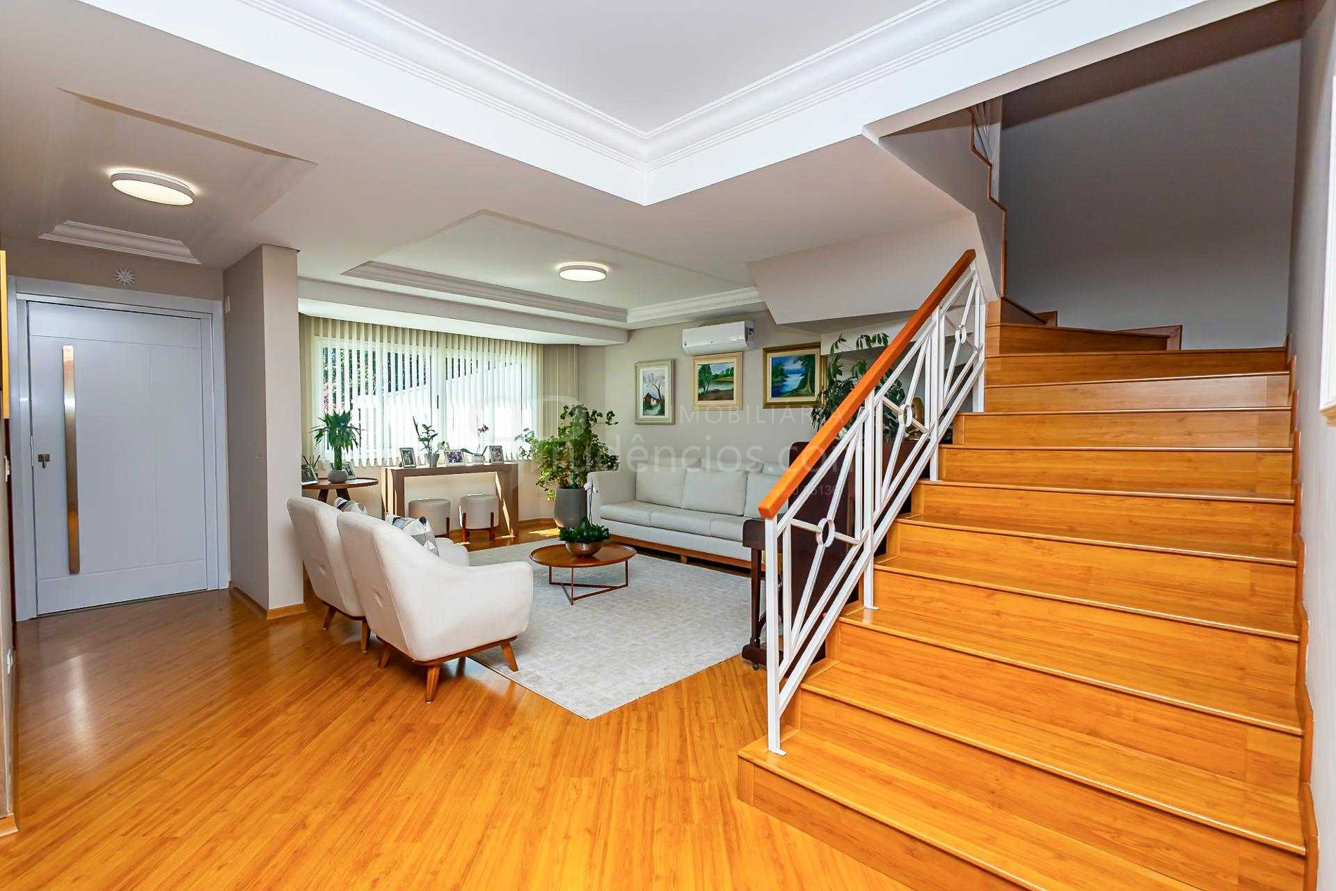 Linda casa na melhor regiao do Ahu, 466m2 privativos. 4 suites