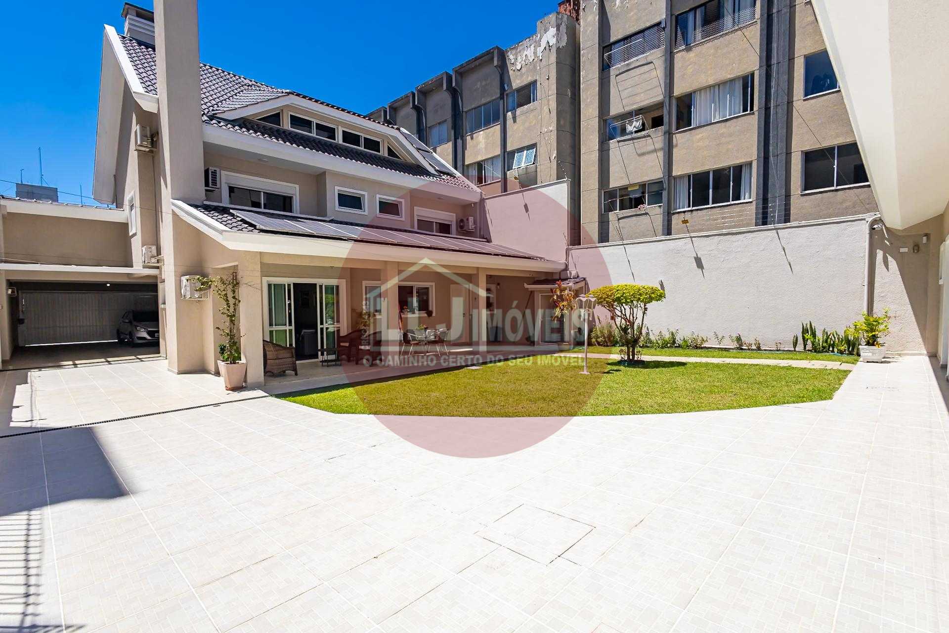 Linda casa na melhor regiao do Ahu, 466m2 privativos. 4 suites