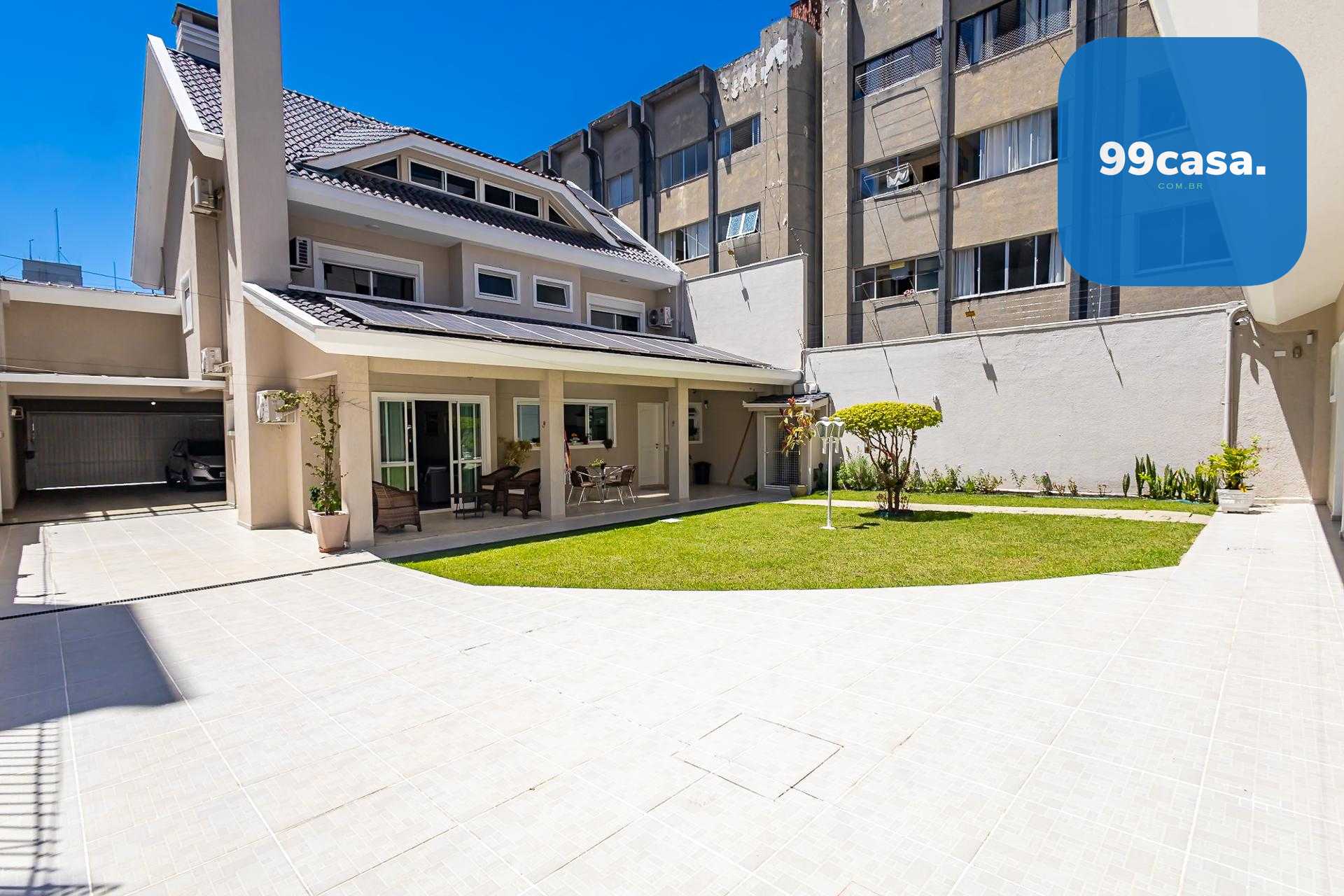 Linda casa na melhor regiao do Ahu, 466m2 privativos. 4 suites