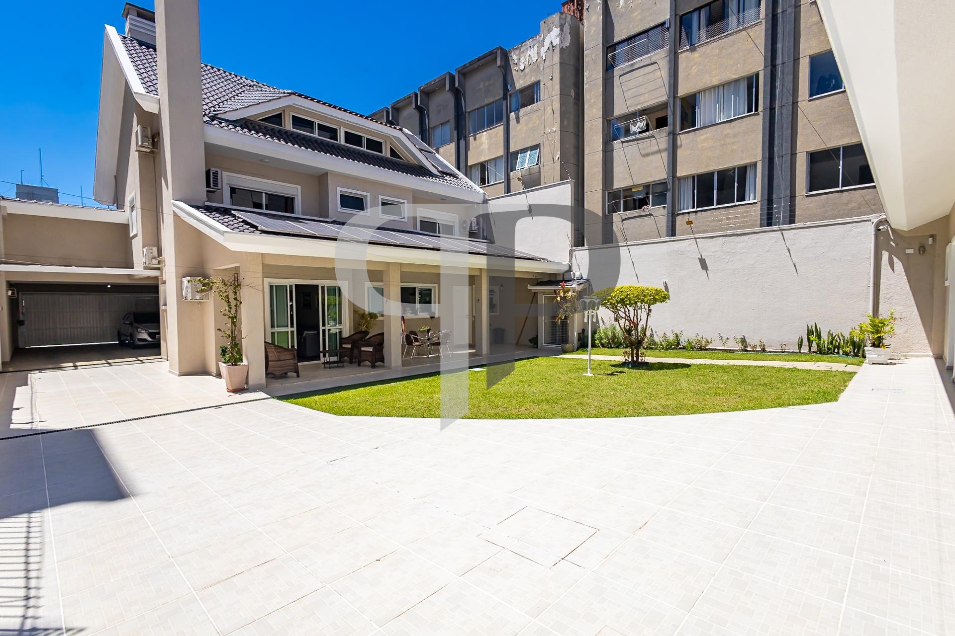 Linda casa na melhor regiao do Ahu, 466m2 privativos. 4 suites