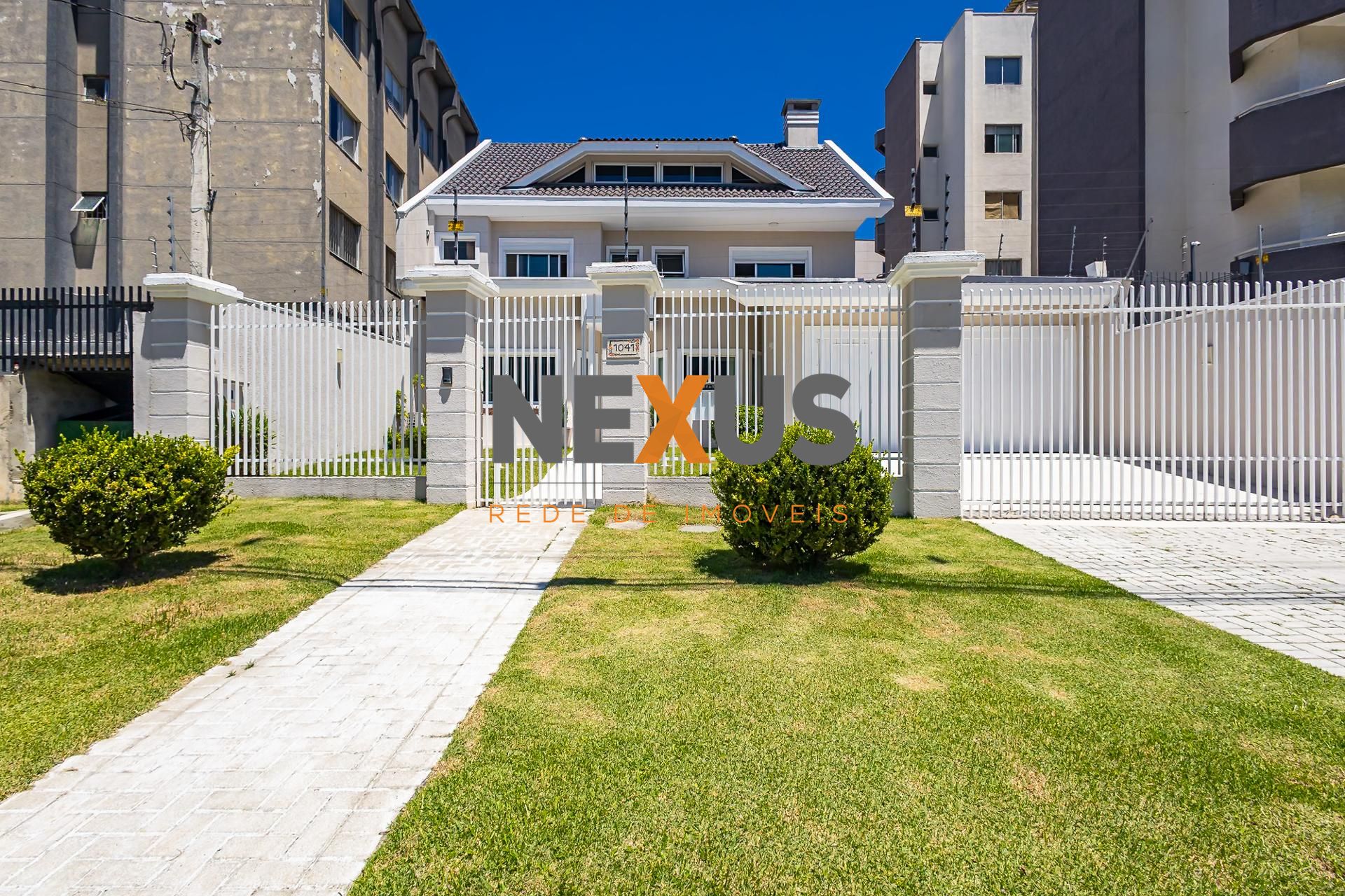 Linda casa na melhor regiao do Ahu, 466m2 privativos. 4 suites