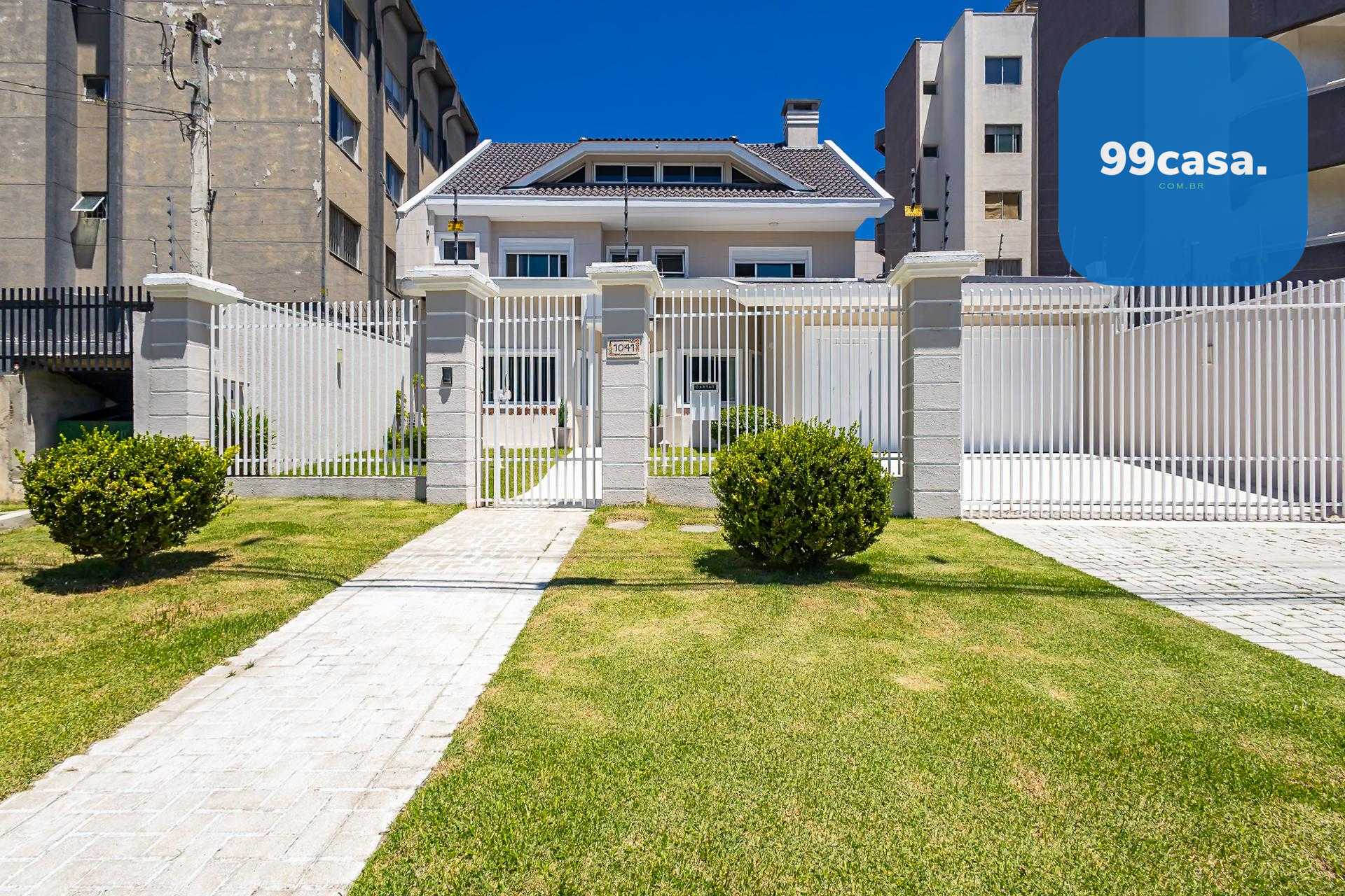 Linda casa na melhor regiao do Ahu, 466m2 privativos. 4 suites