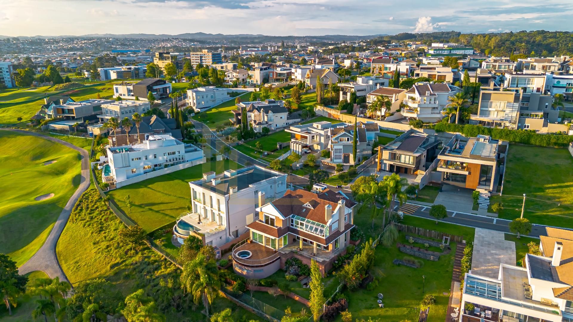 Casa VISTA GOLF com 4 dormitórios à venda no Alphaville Gracio...