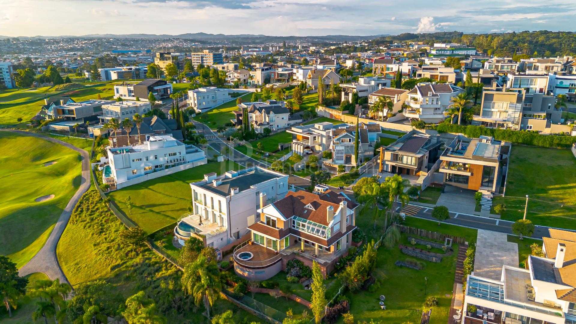 Casa VISTA GOLF com 4 dormitórios à venda no Alphaville Gracio...