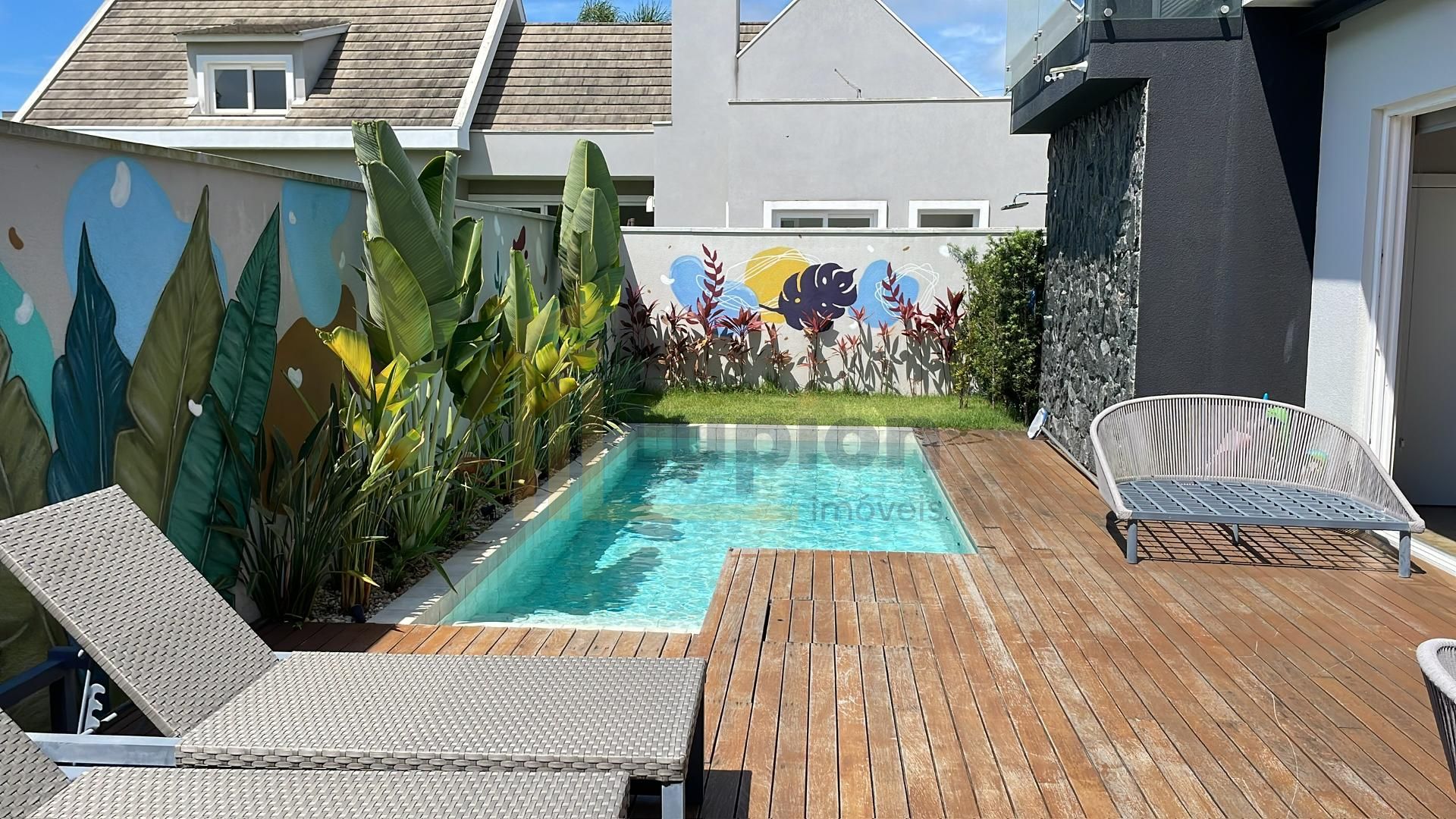 Casa de esquina 4 suítes em Condomínio no BALNEARIO CAMBORIU - SC