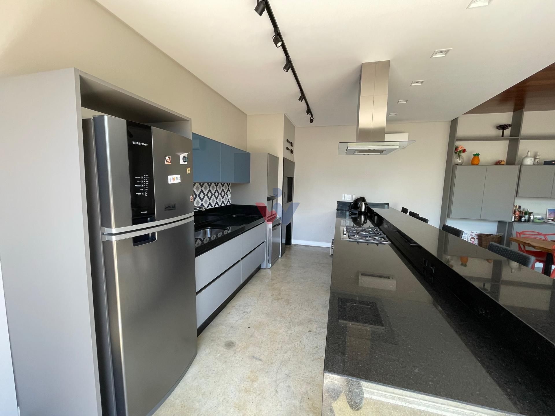 Casa de esquina 4 suítes em Condomínio no BALNEARIO CAMBORIU - SC