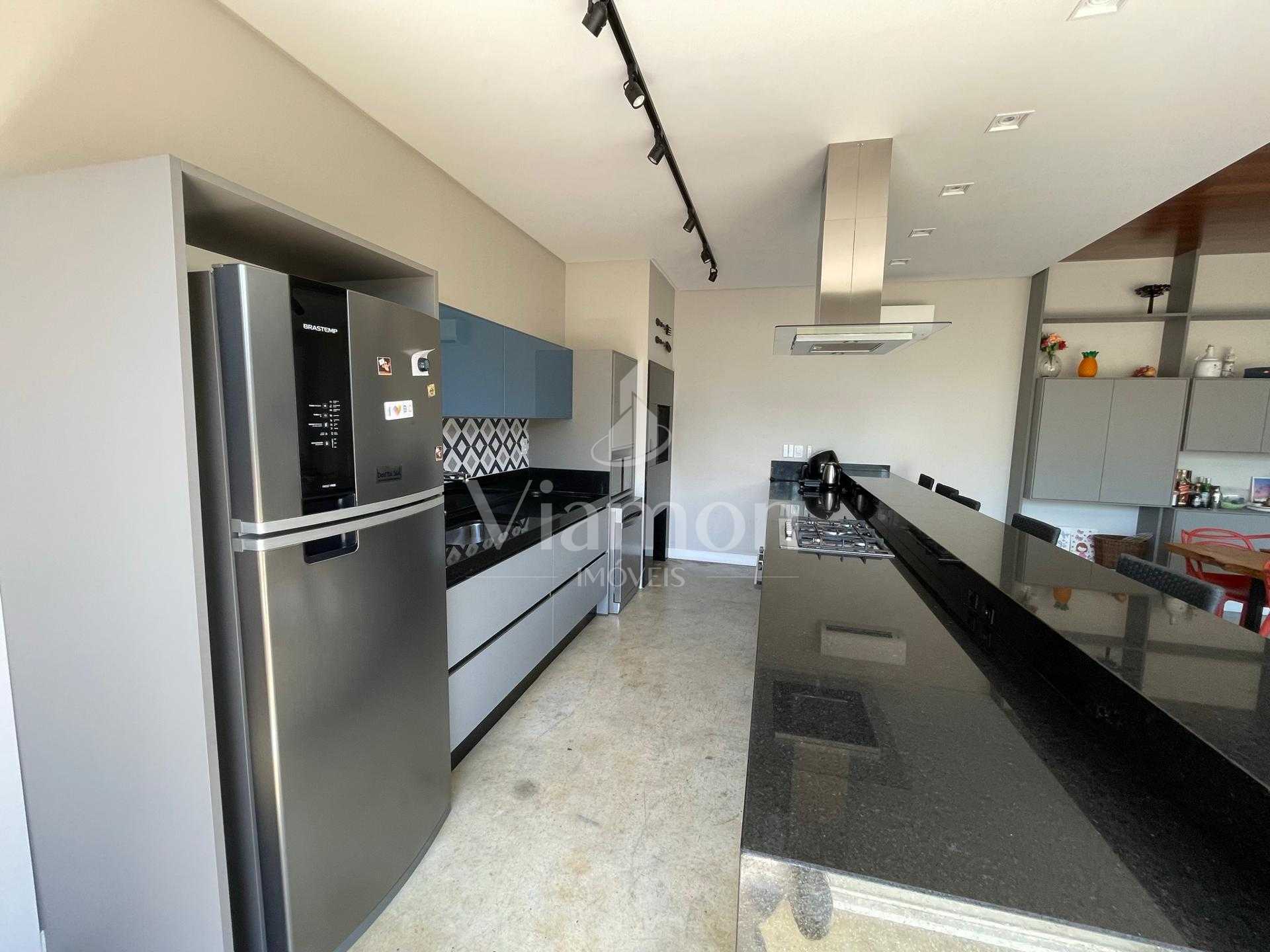 Casa de esquina 4 suítes em Condomínio no BALNEARIO CAMBORIU - SC