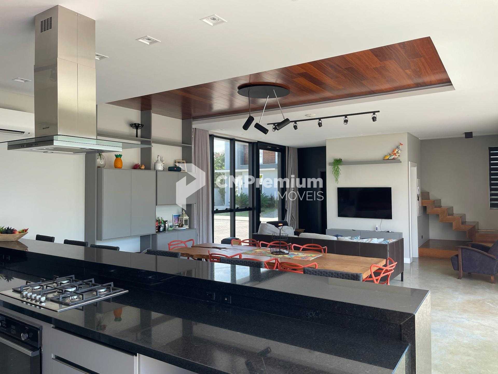 Casa de esquina 4 suítes em Condomínio no BALNEARIO CAMBORIU - SC