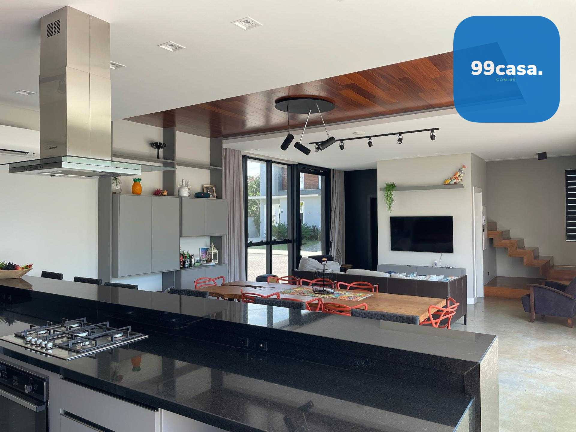 Casa de esquina 4 suítes em Condomínio no BALNEARIO CAMBORIU - SC