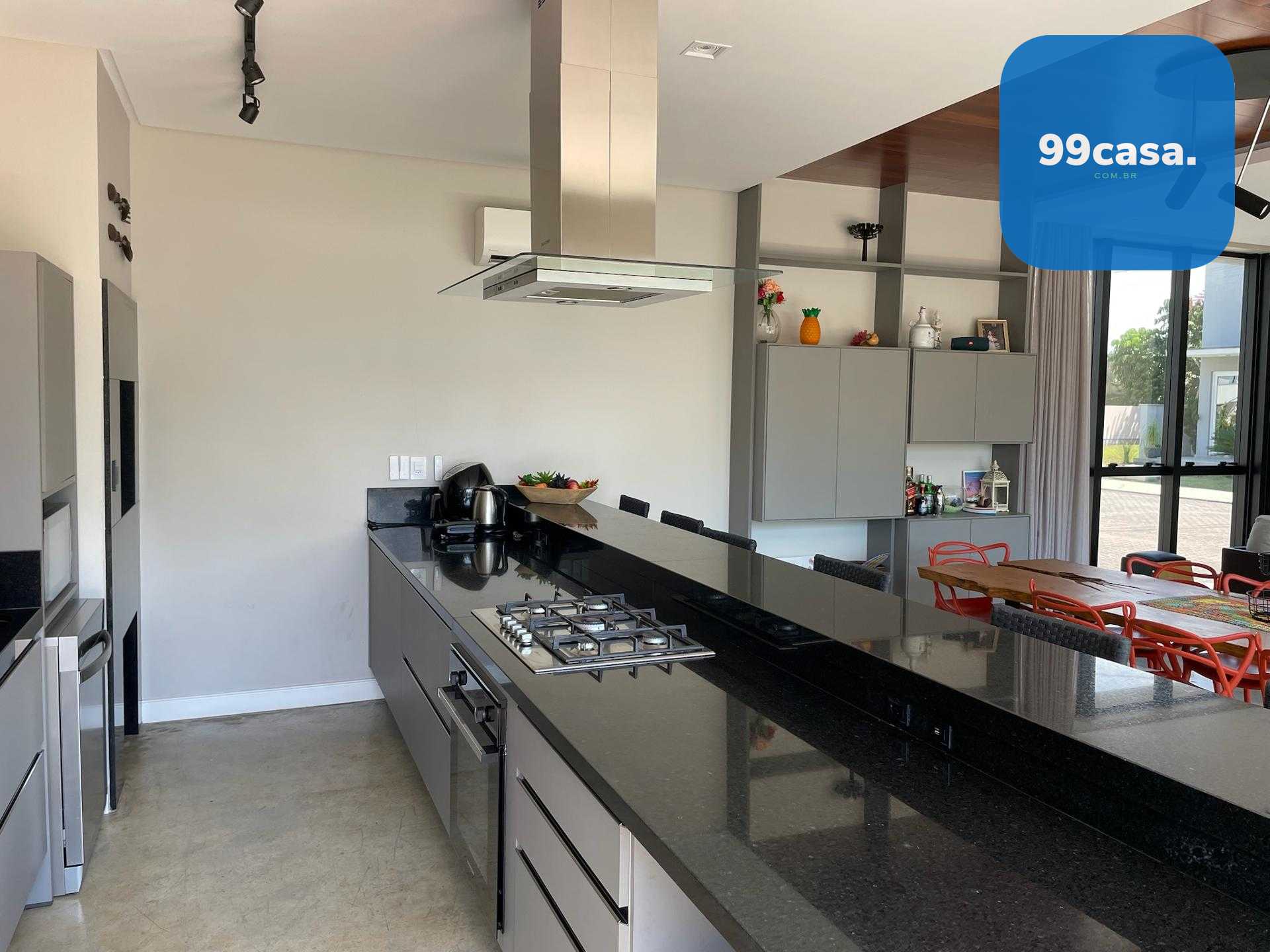 Casa de esquina 4 suítes em Condomínio no BALNEARIO CAMBORIU - SC