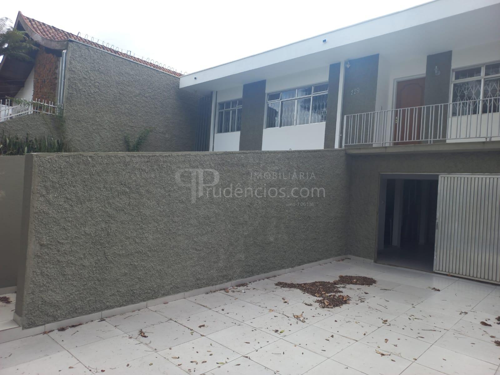Casa à venda com terreno de 607m2 no Guabirotuba, CURITIBA - PR