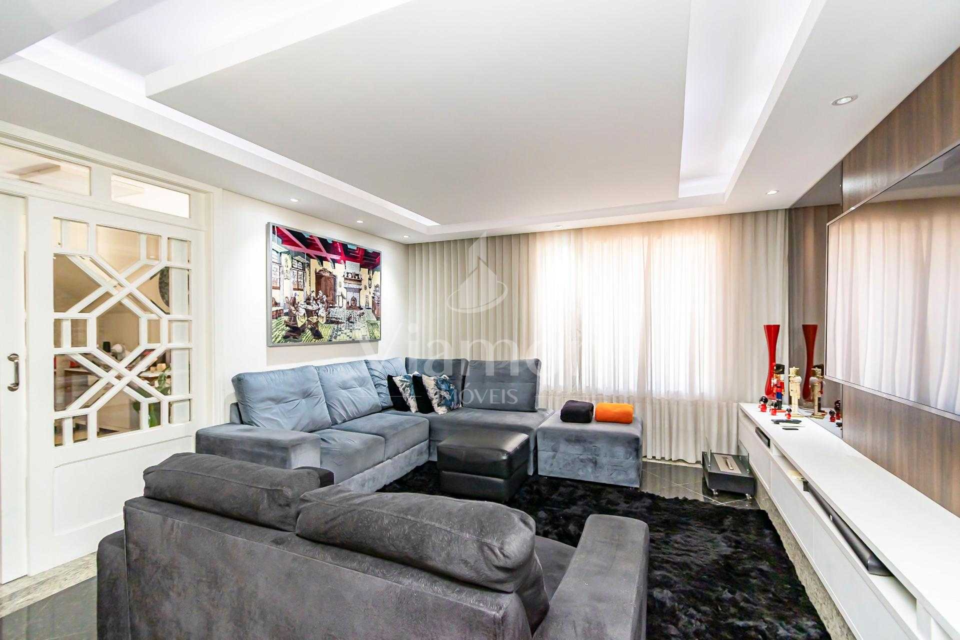 Casa de Esquina à venda no Centro de Pinhais  3 Quartos com Su...