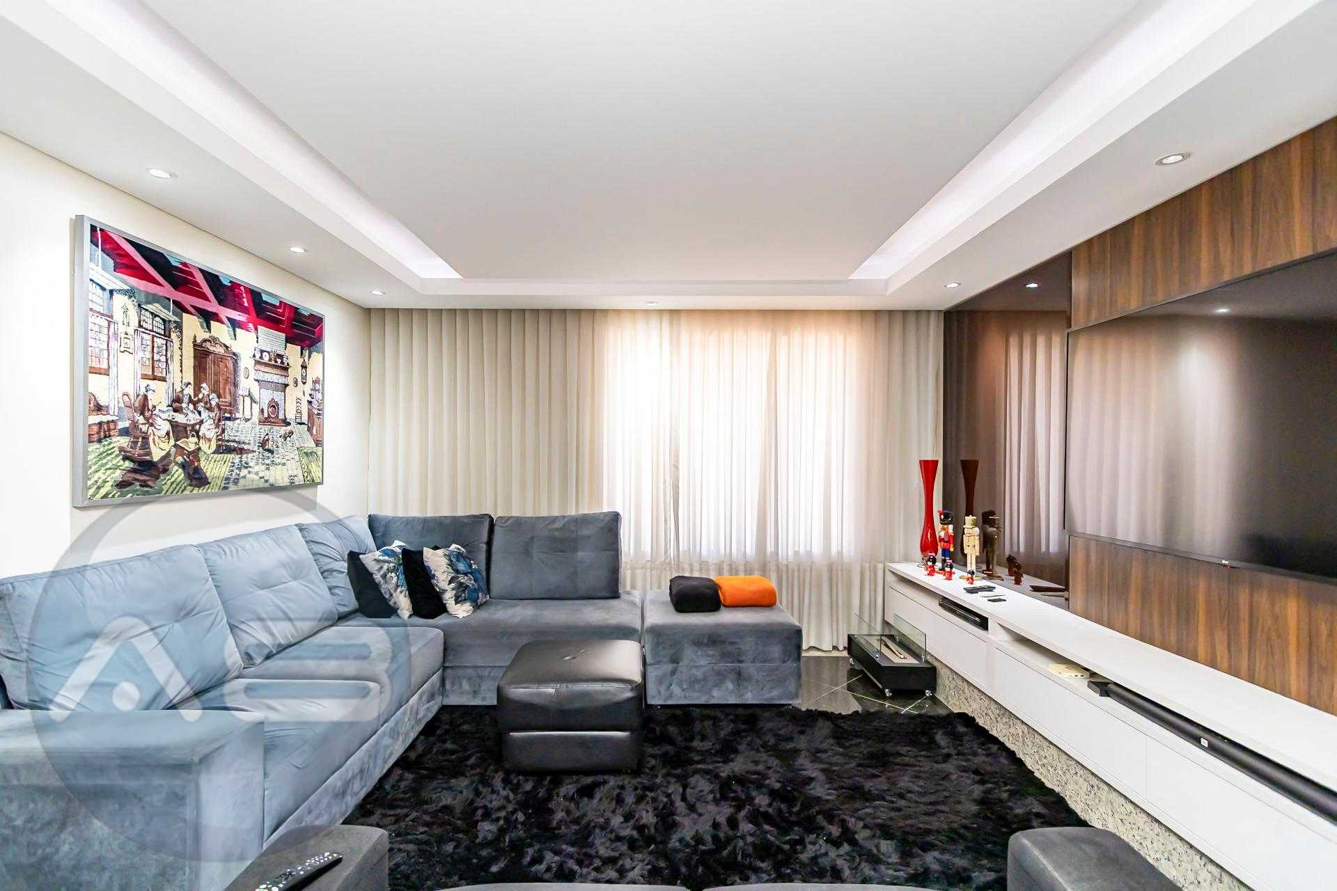 Casa de Esquina à venda no Centro de Pinhais  3 Quartos com Su...