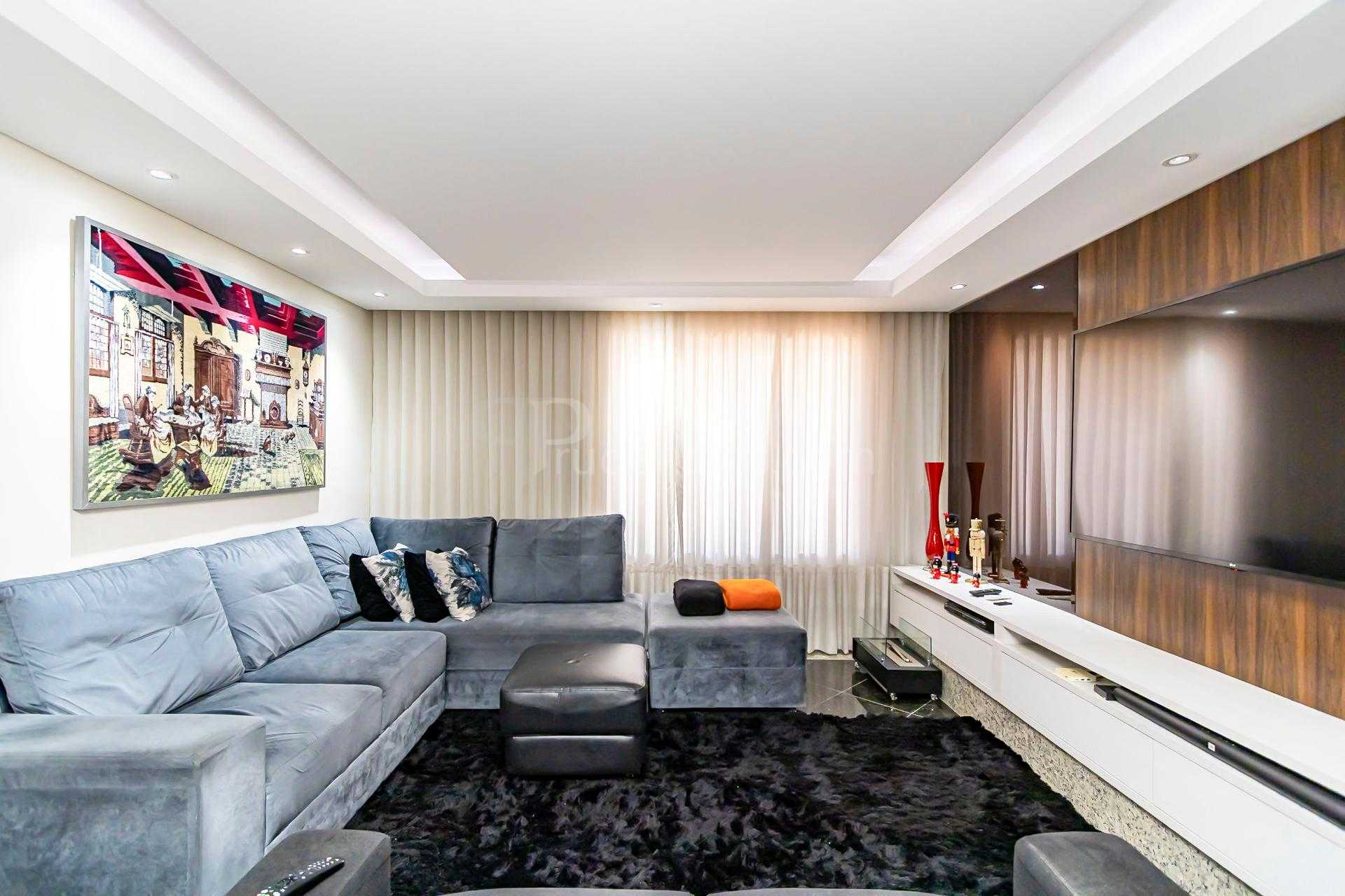 Casa de Esquina à venda no Centro de Pinhais  3 Quartos com Su...