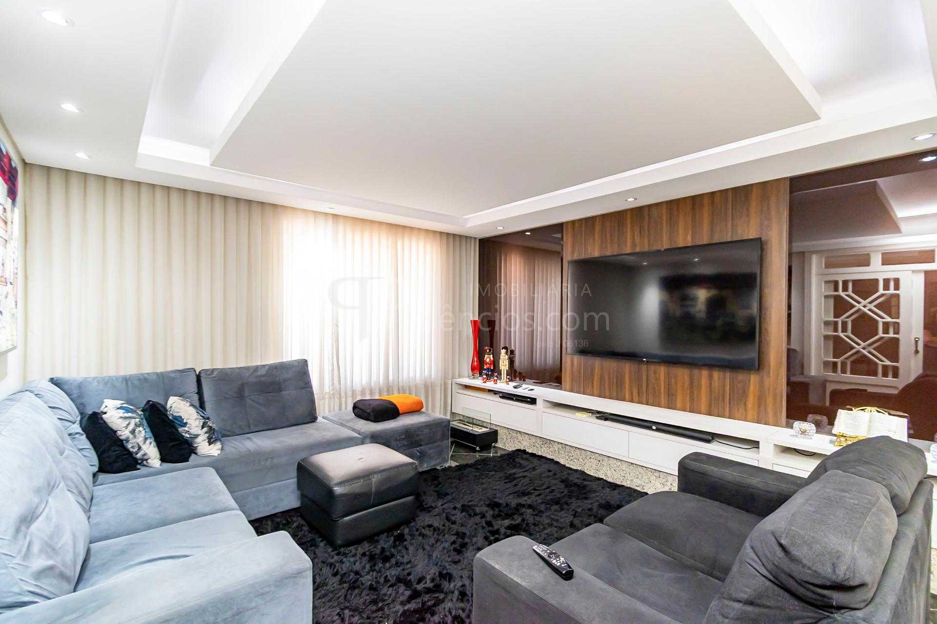 Casa de Esquina à venda no Centro de Pinhais  3 Quartos com Su...