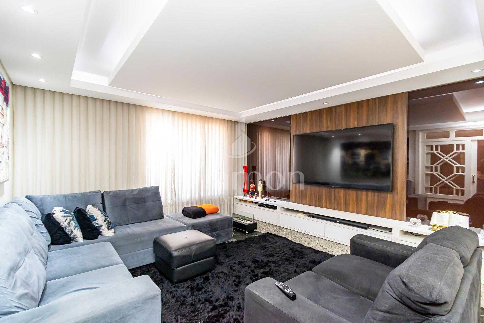 Casa de Esquina à venda no Centro de Pinhais  3 Quartos com Su...