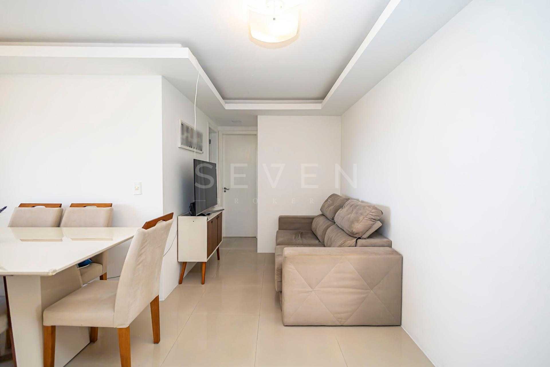 Apartamento com 2 dormitórios,  Condomínio Grand Chateau, Pinh...