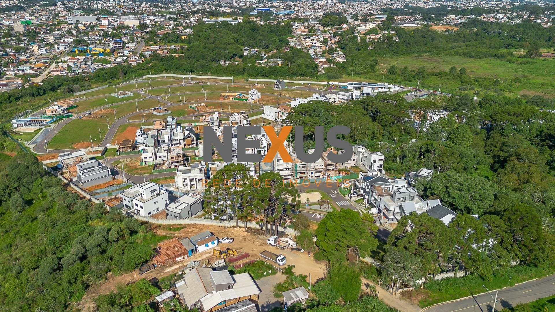 Terreno em condominio clube no santa candida. R  289.900
