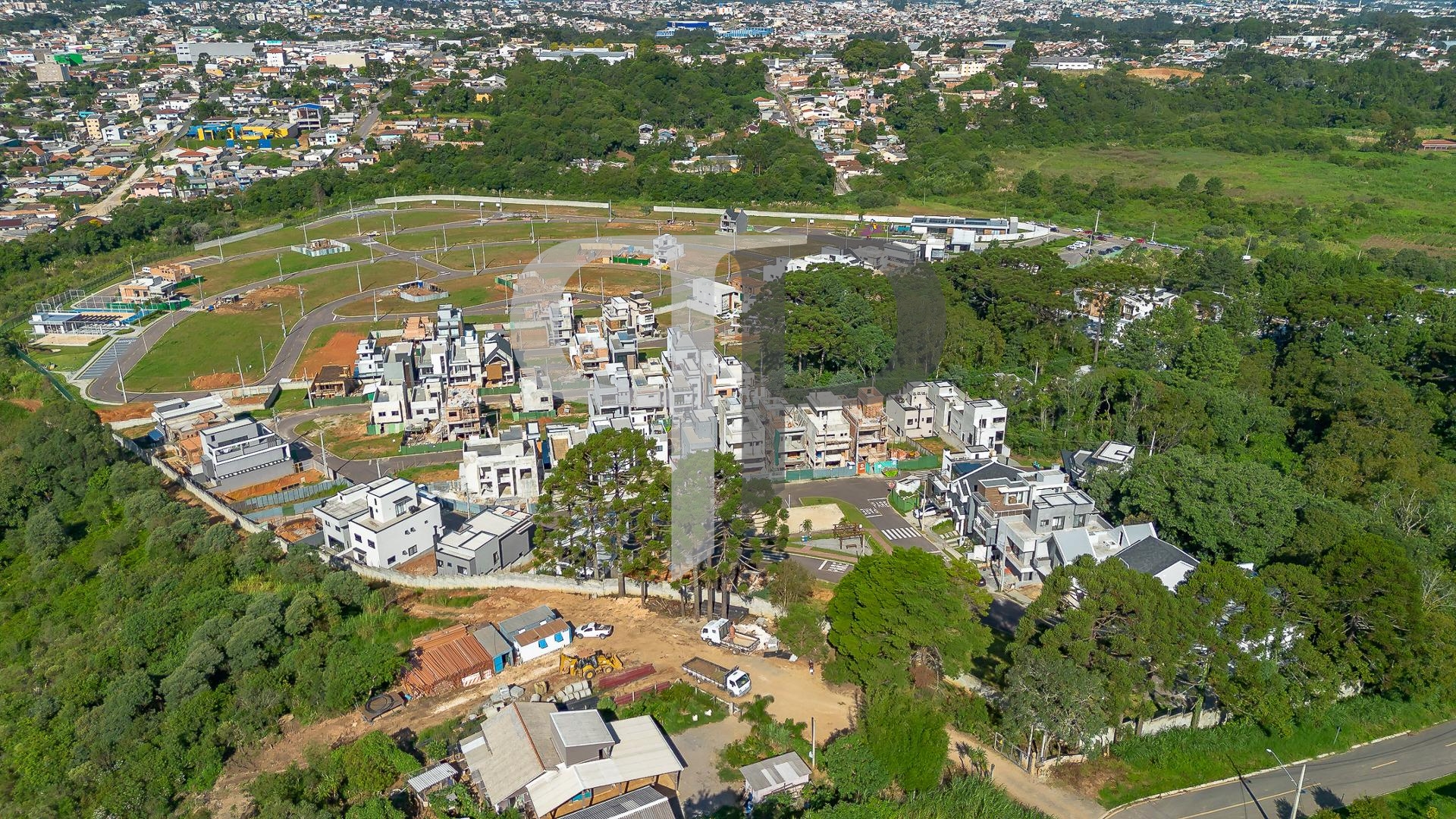 Terreno em condominio clube no santa candida. R  289.900