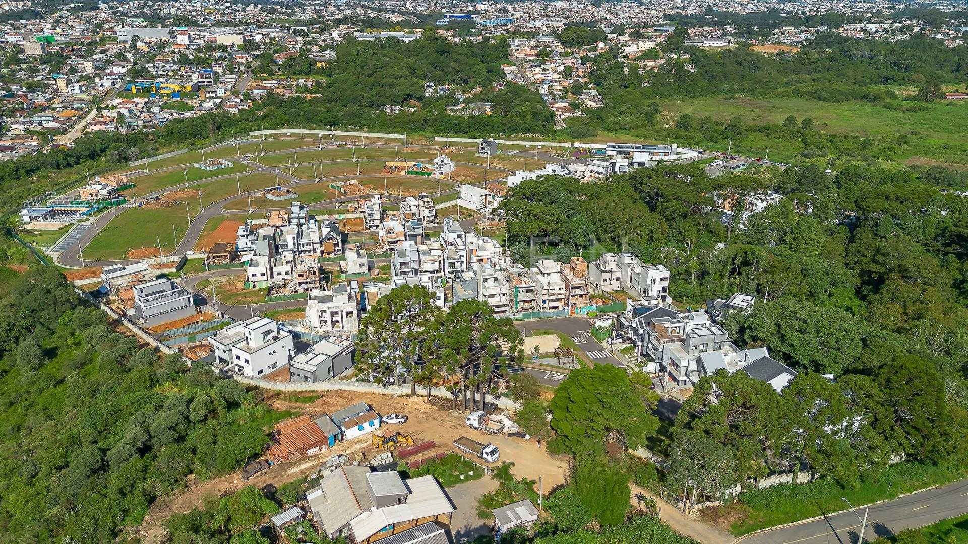 Terreno em condominio clube no santa candida. R  289.900
