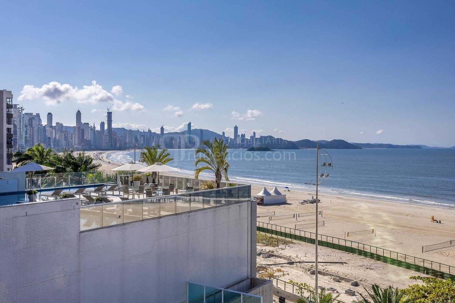 Apartamento beira mar e frente mar no Acqua Residence, BALNEAR...