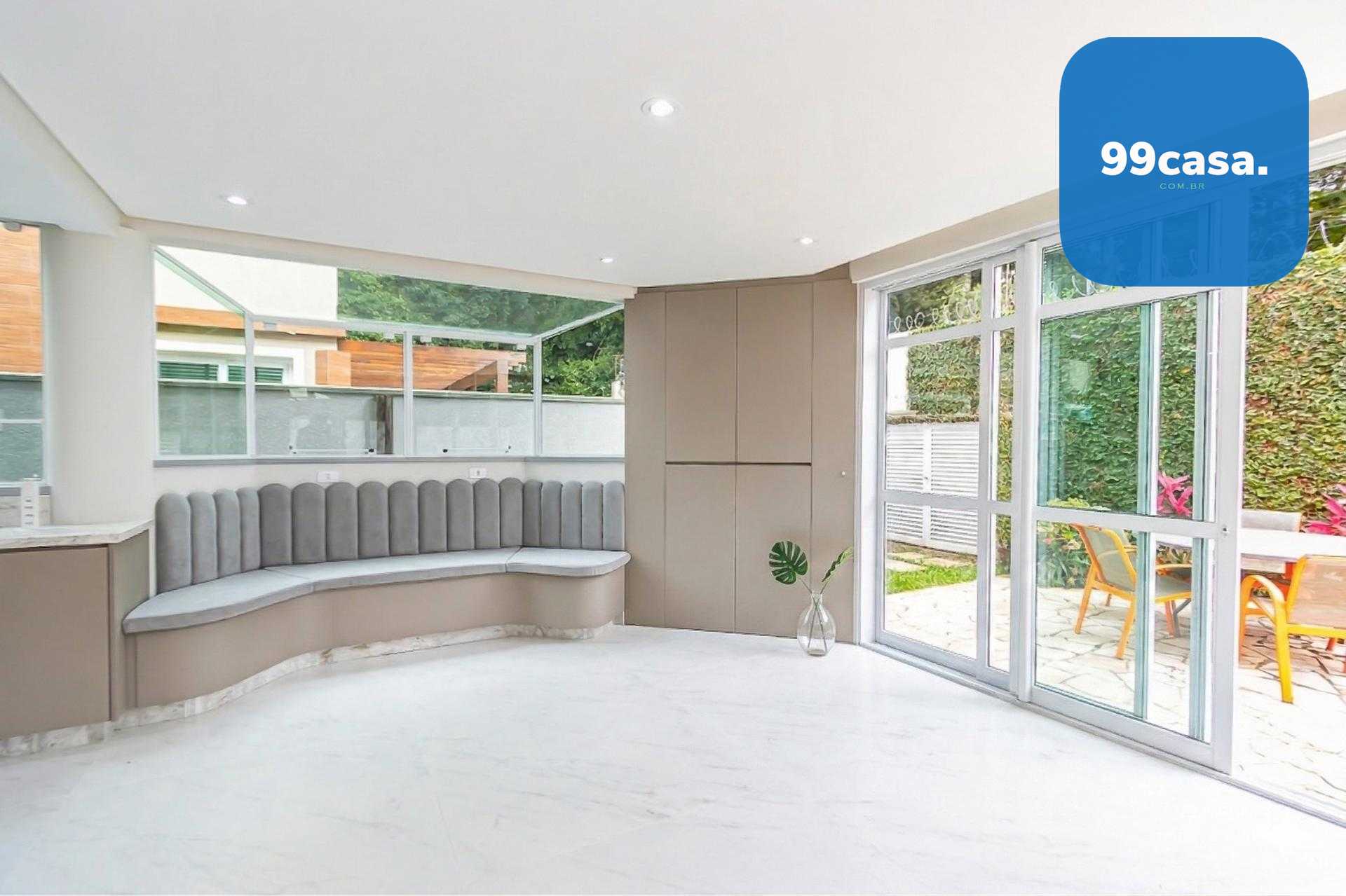 Casa Nova Totalmente Reformada com 4 Suítes e Elevador no Pine...