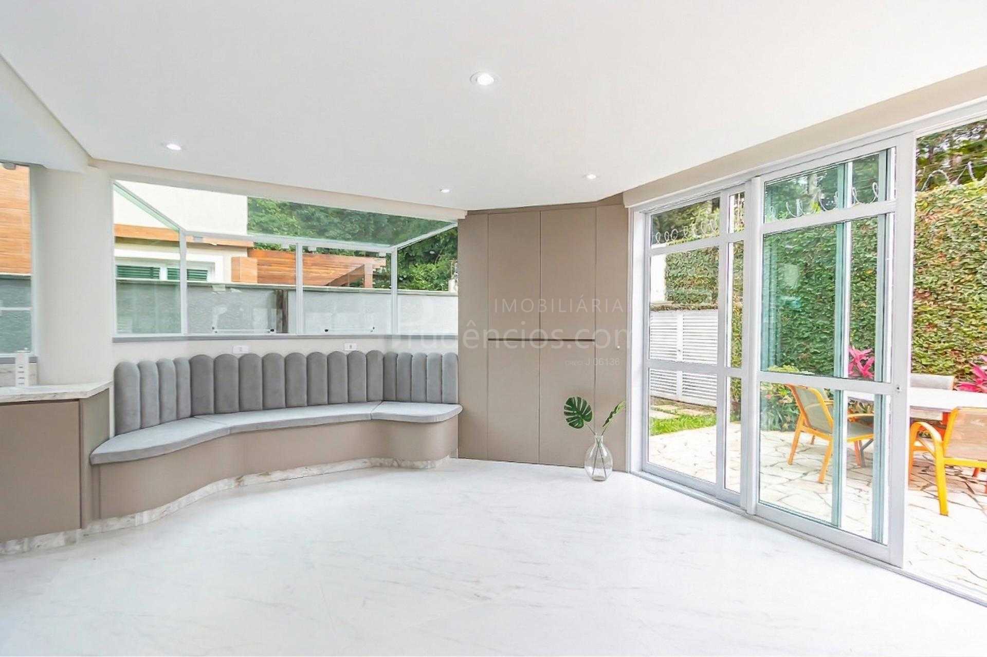 Casa Nova Totalmente Reformada com 4 Suítes e Elevador no Pine...