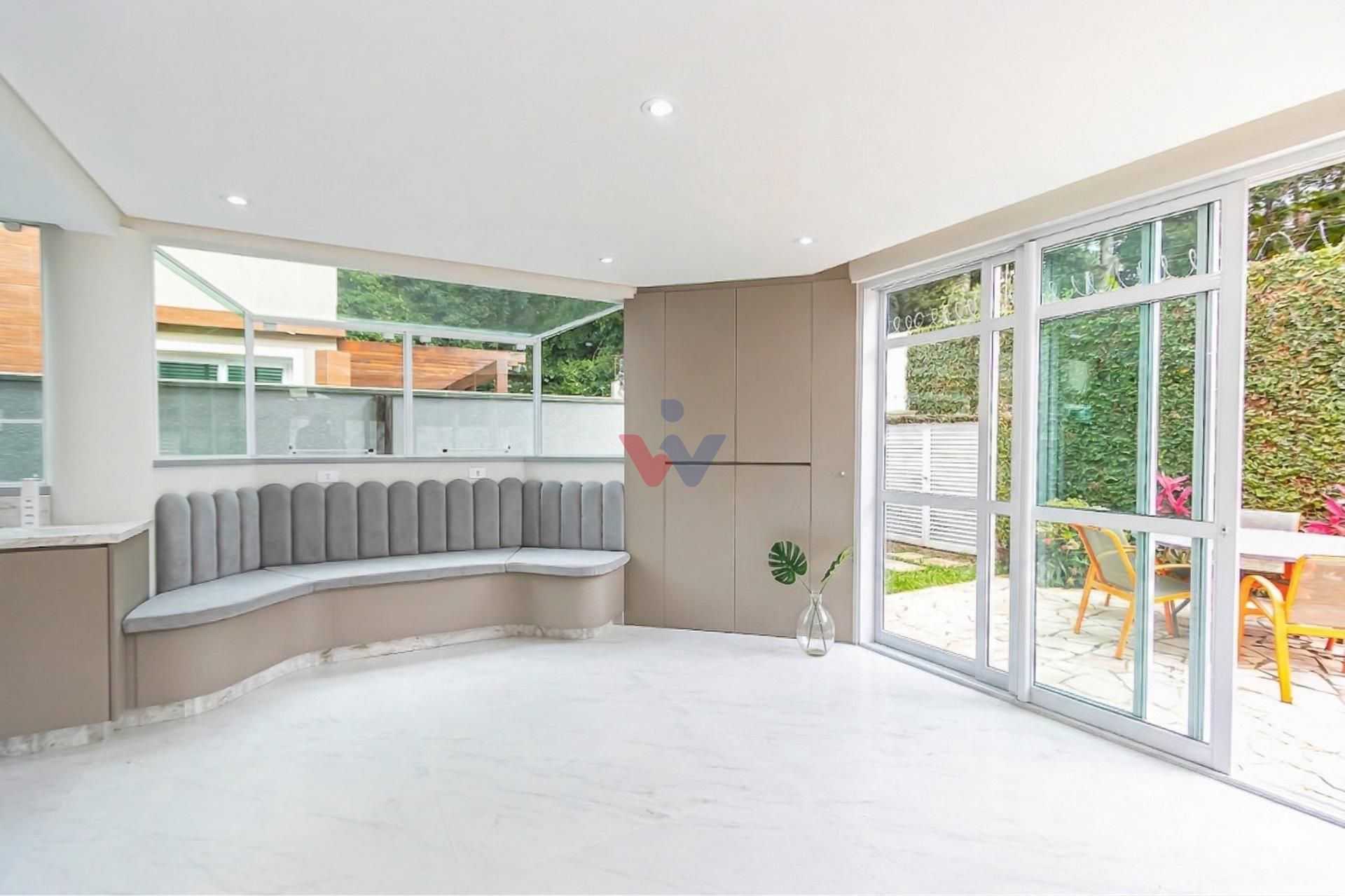 Casa Nova Totalmente Reformada com 4 Suítes e Elevador no Pine...