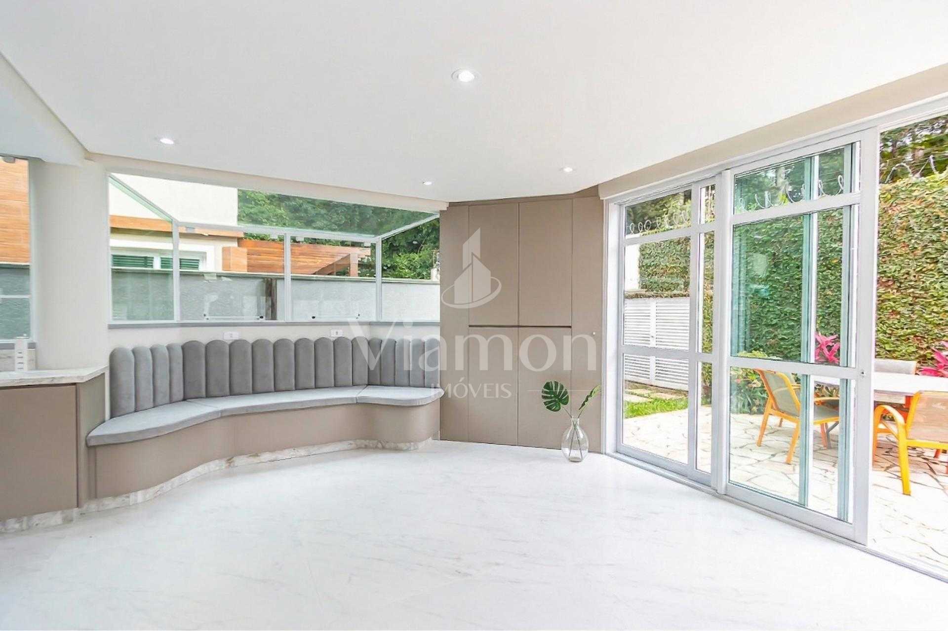 Casa Nova Totalmente Reformada com 4 Suítes e Elevador no Pine...