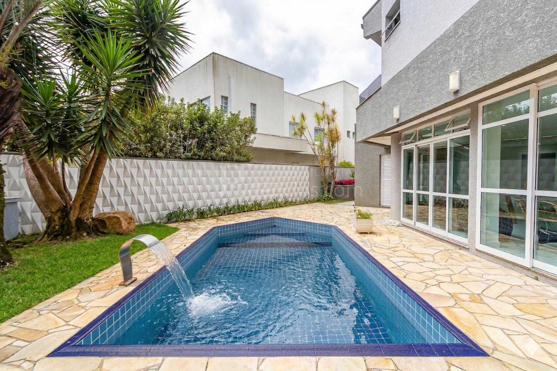 Casa Nova Totalmente Reformada com 4 Suítes e Elevador no Pine...