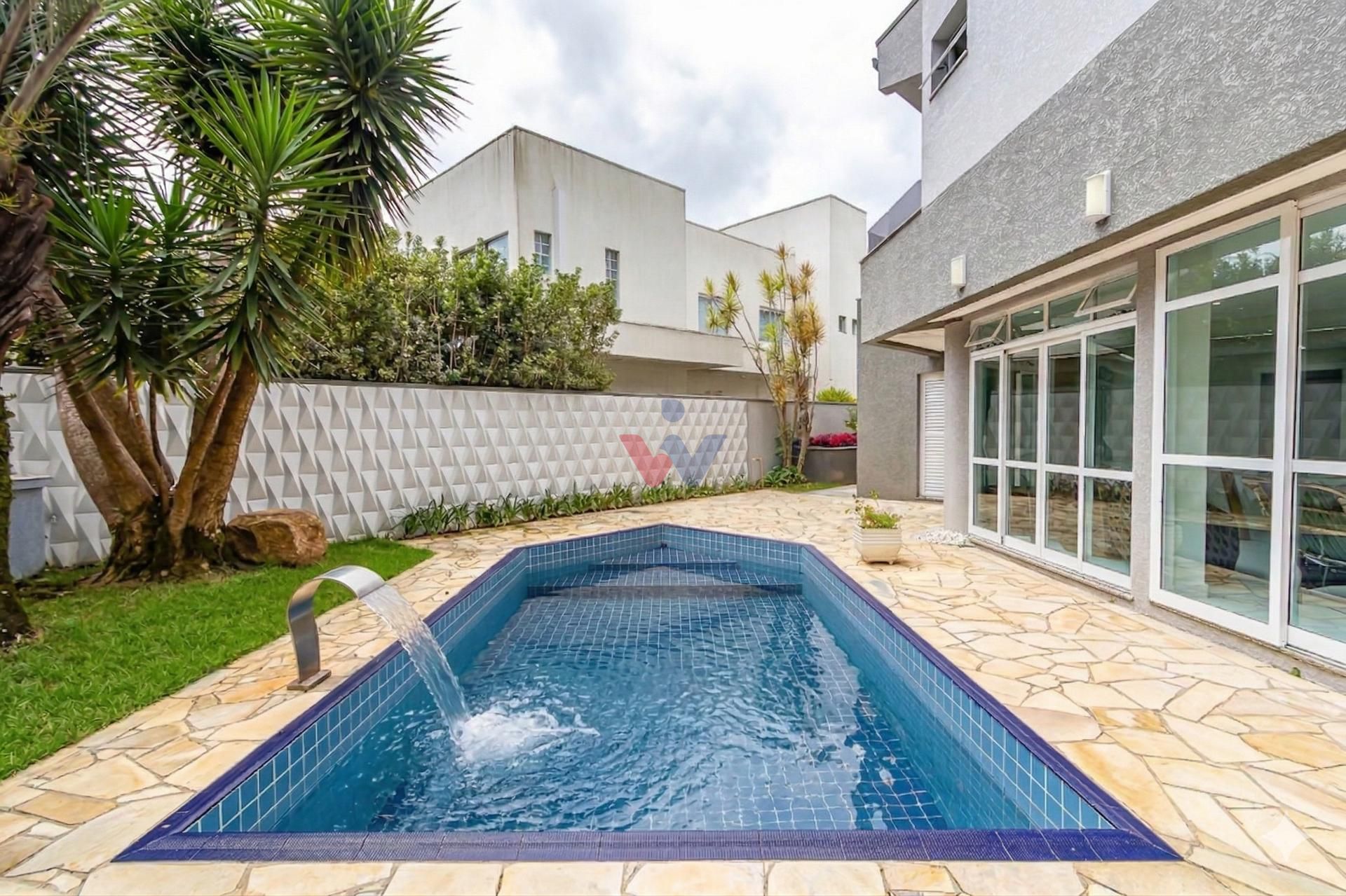 Casa Nova Totalmente Reformada com 4 Suítes e Elevador no Pine...