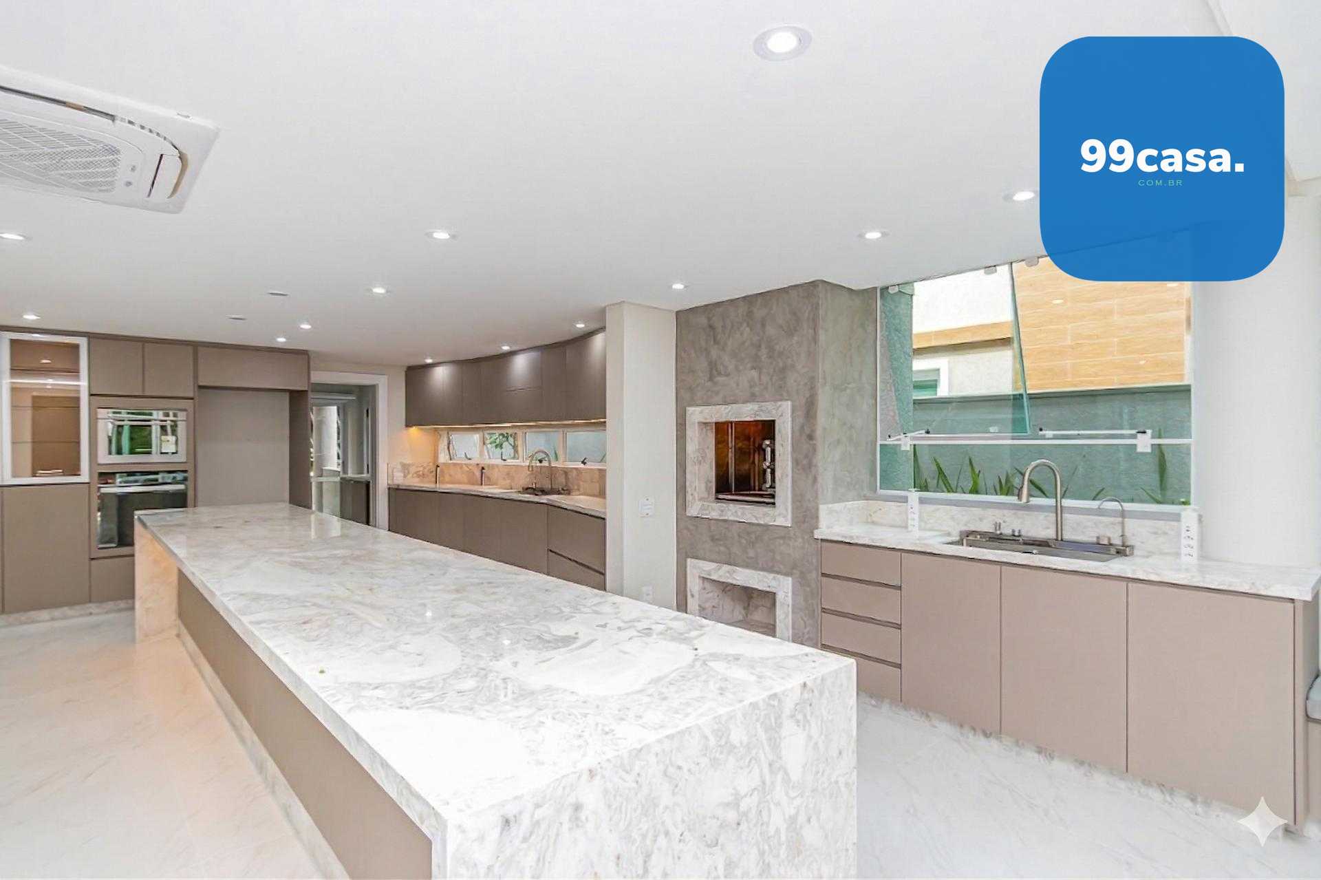 Casa Nova Totalmente Reformada com 4 Suítes e Elevador no Pine...