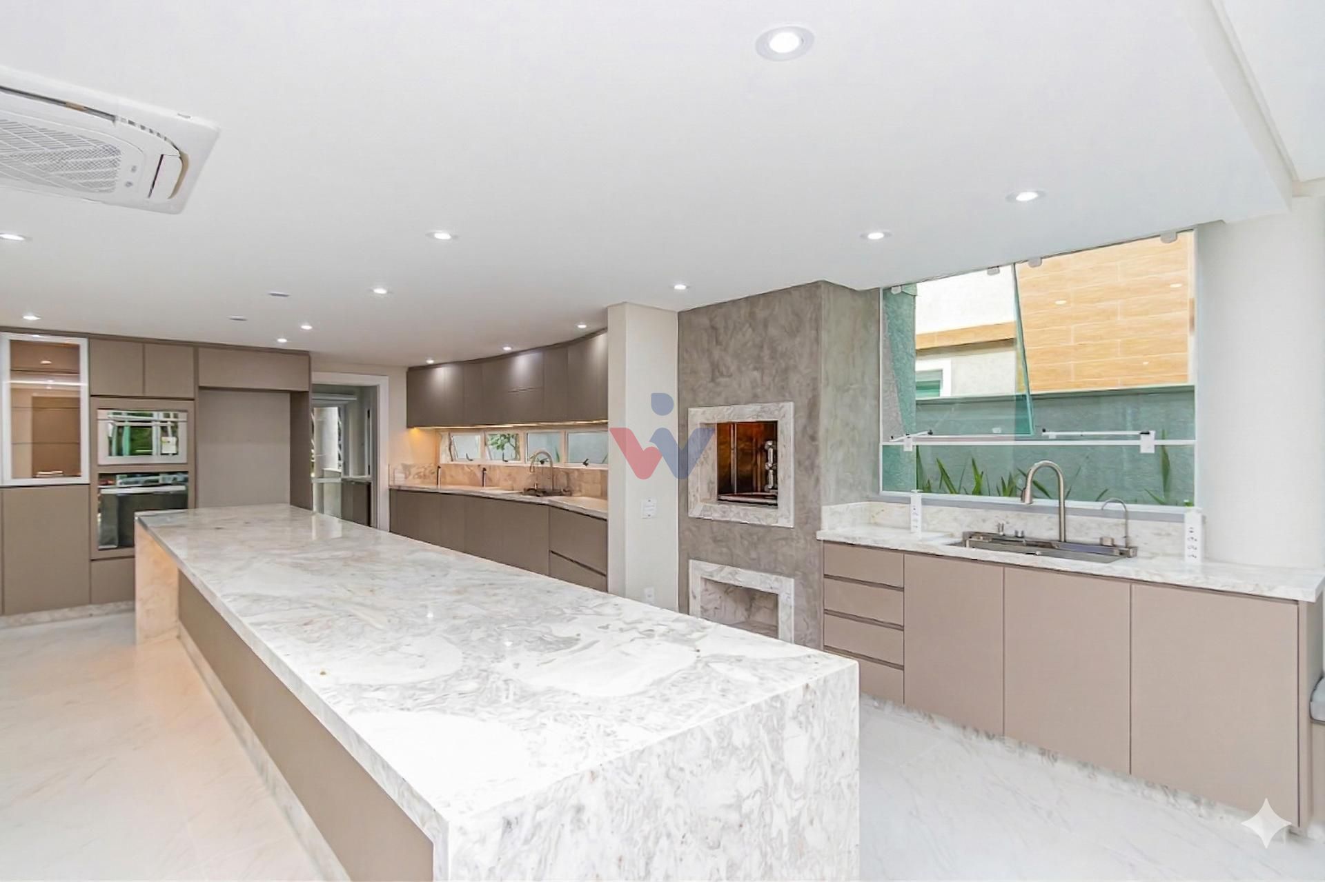 Casa Nova Totalmente Reformada com 4 Suítes e Elevador no Pine...