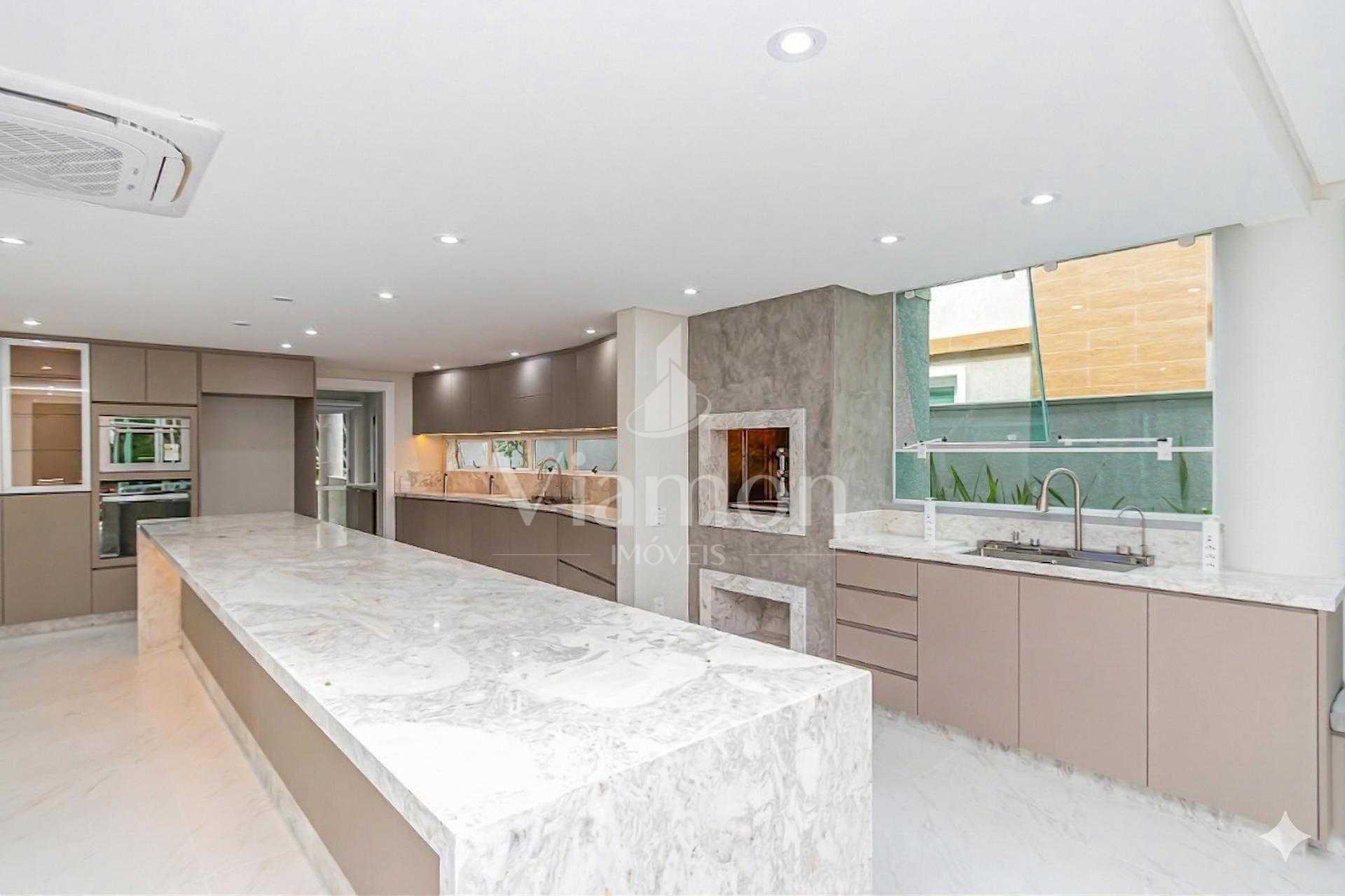 Casa Nova Totalmente Reformada com 4 Suítes e Elevador no Pine...