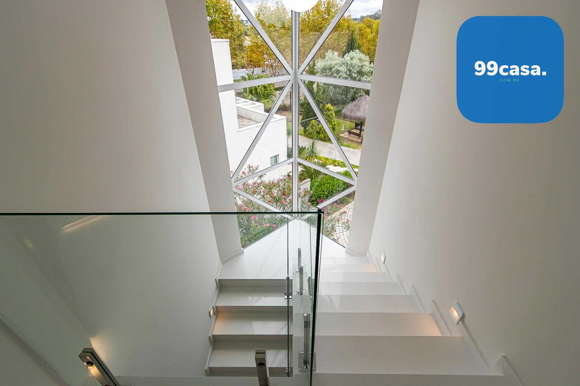 Casa Nova Totalmente Reformada com 4 Suítes e Elevador no Pine...