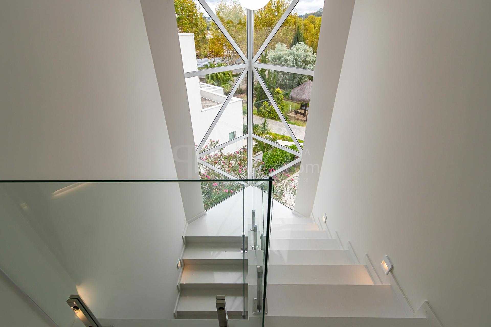 Casa Nova Totalmente Reformada com 4 Suítes e Elevador no Pine...