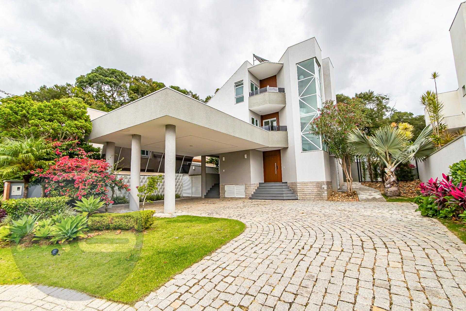 Casa Nova Totalmente Reformada com 4 Suítes e Elevador no Pine...