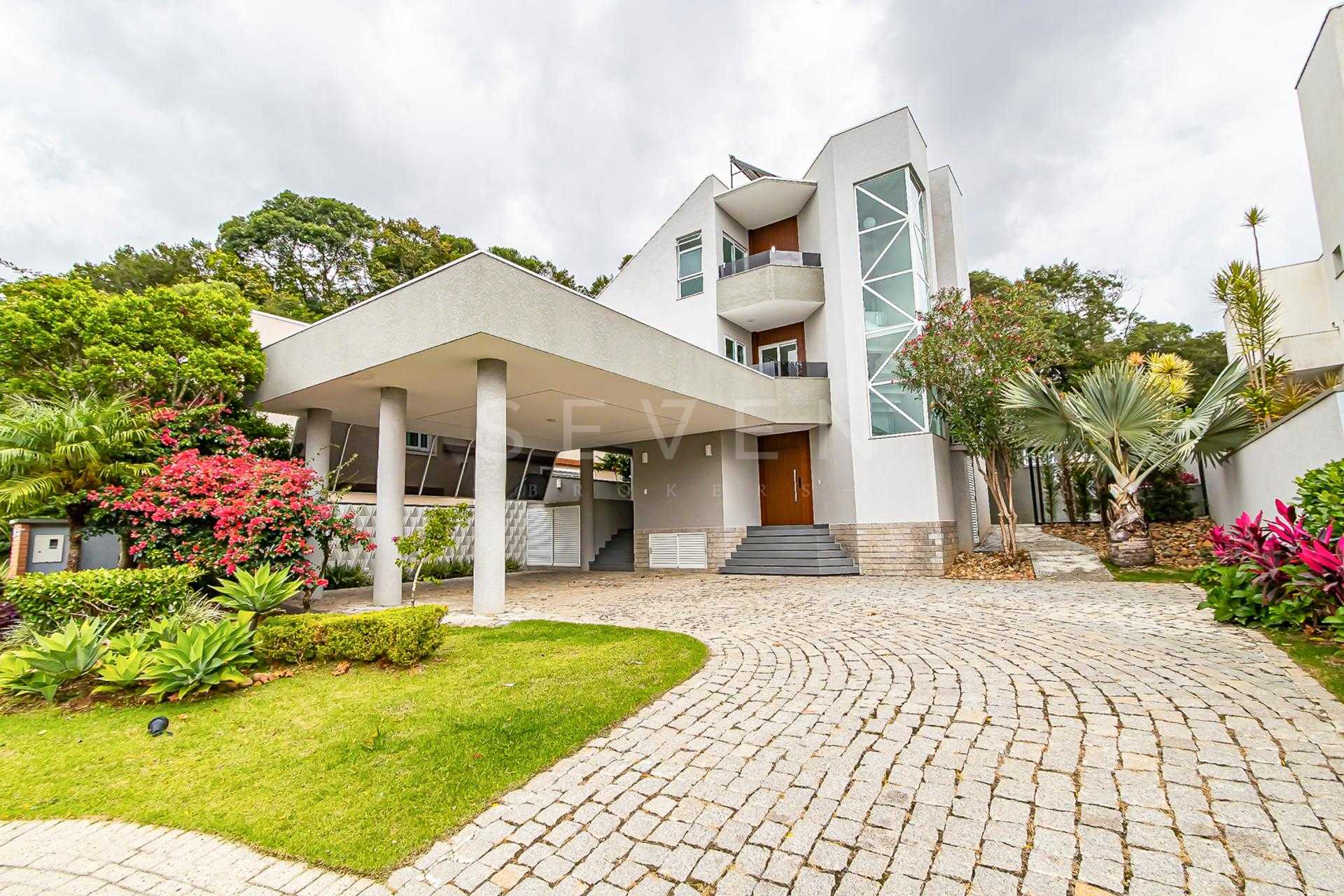 Casa Nova Totalmente Reformada com 4 Suítes e Elevador no Pine...