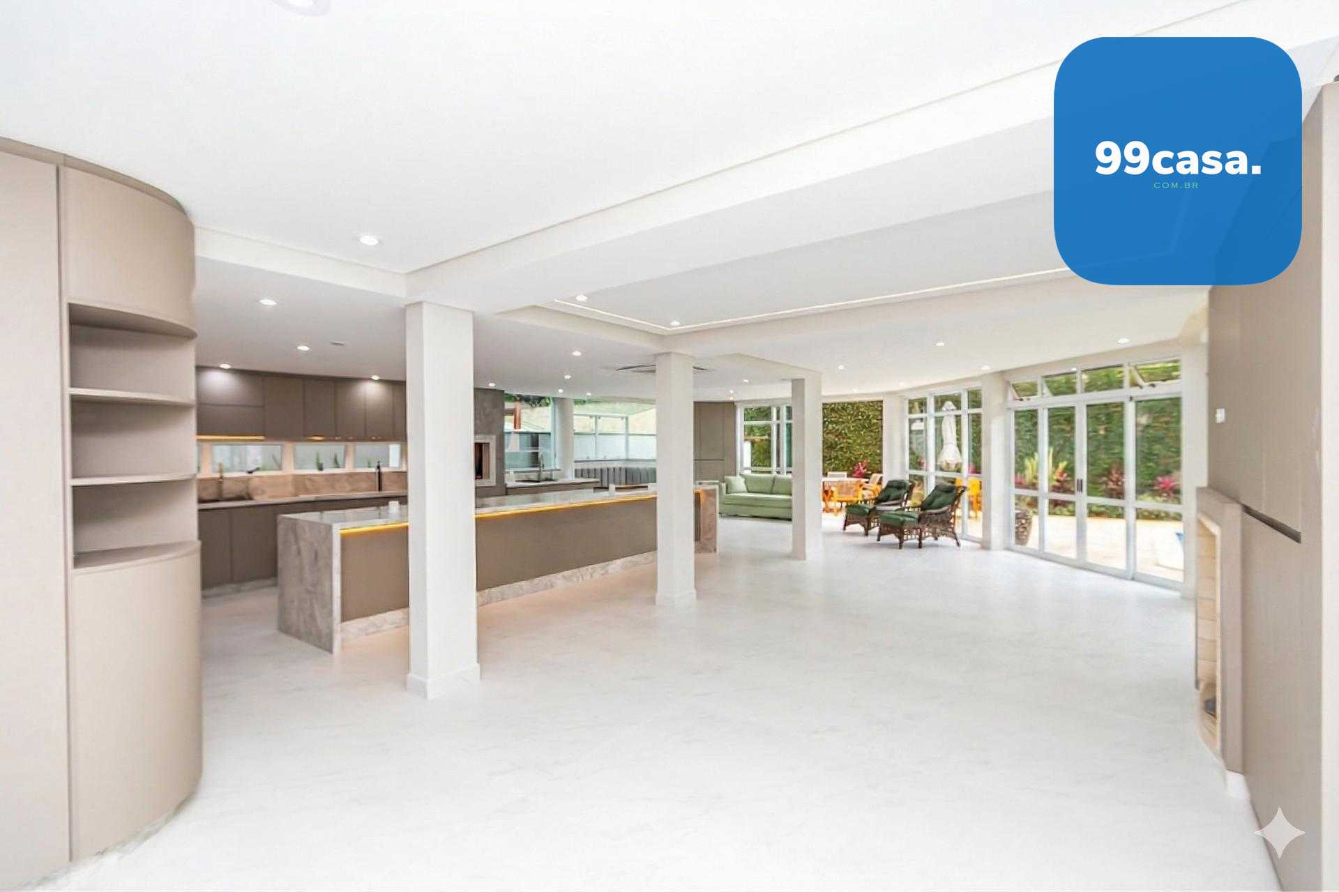 Casa Nova Totalmente Reformada com 4 Suítes e Elevador no Pine...