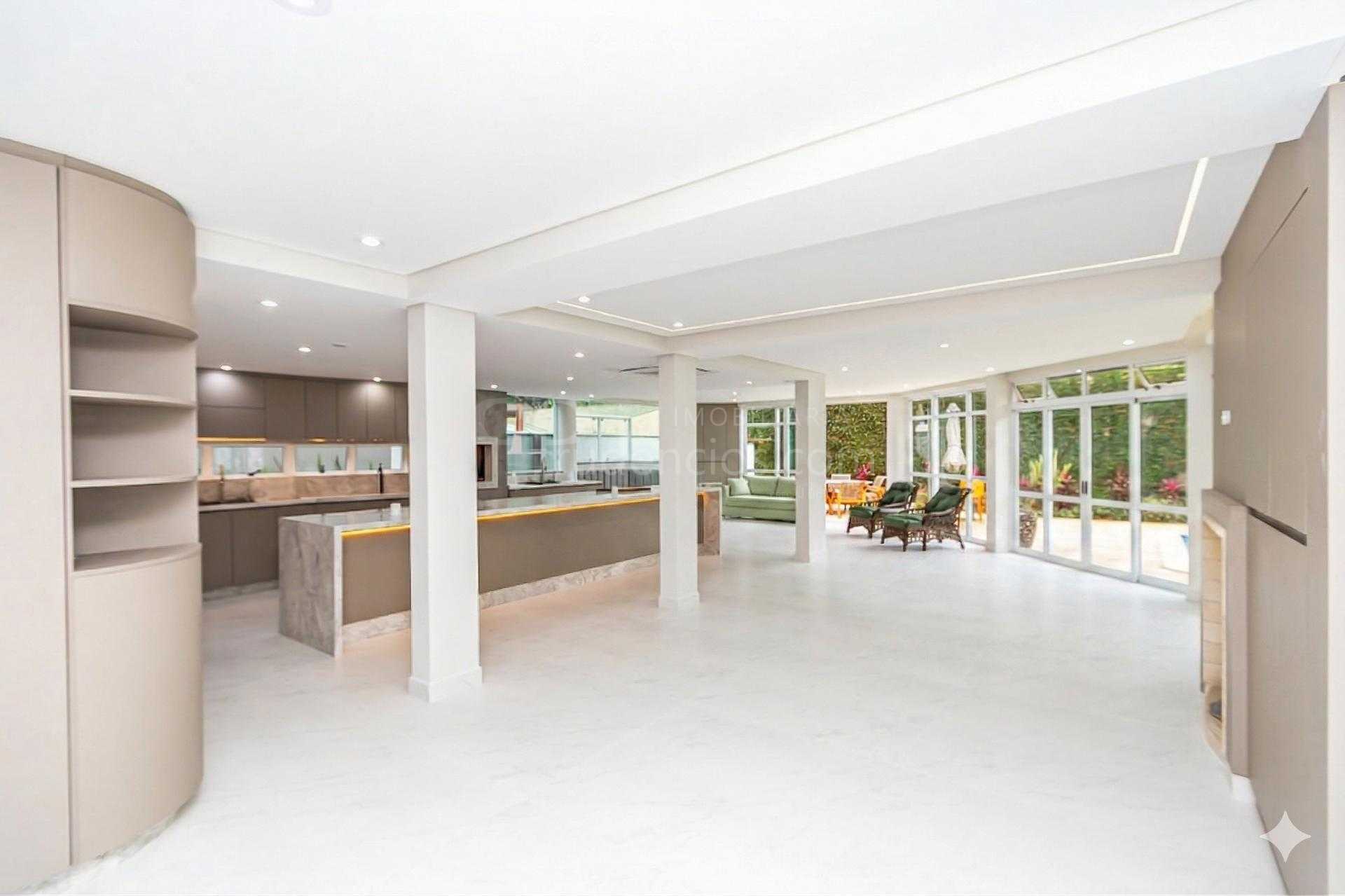 Casa Nova Totalmente Reformada com 4 Suítes e Elevador no Pine...