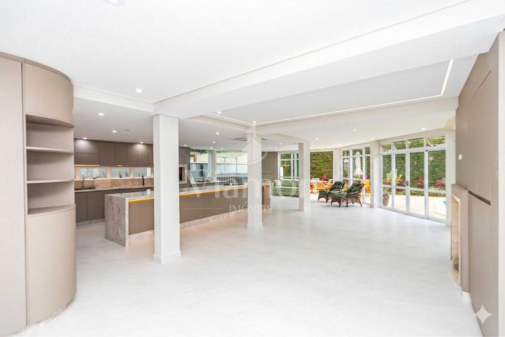 Casa Nova Totalmente Reformada com 4 Suítes e Elevador no Pine...