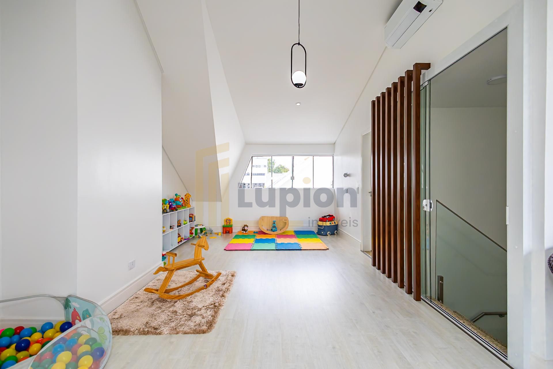 Lindo Sobrado no Vista Alegre 163 m2 recem reformado. R  1.190...