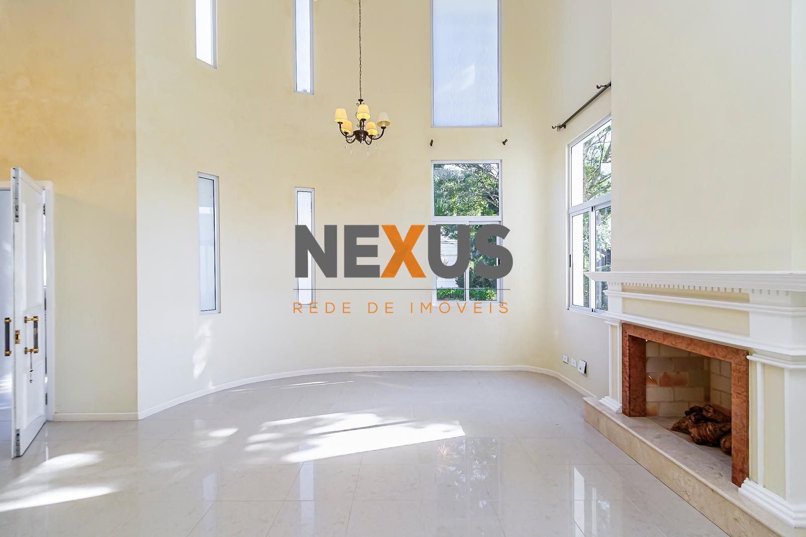 Casa de 5 suítes, piscina, cinema com 670m2 - Alphaville Graci...