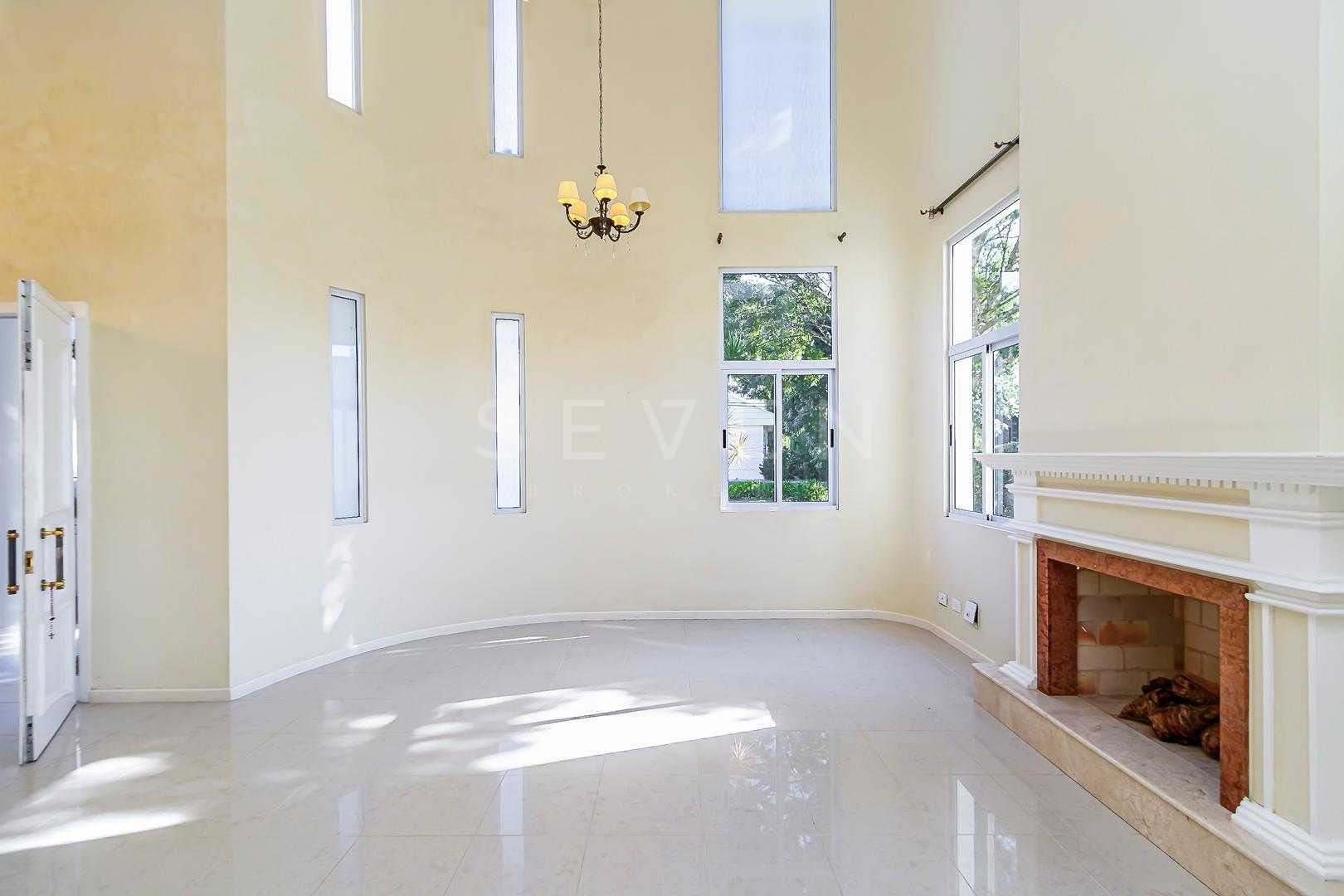 Casa de 5 suítes, piscina, cinema com 670m2 - Alphaville Graci...